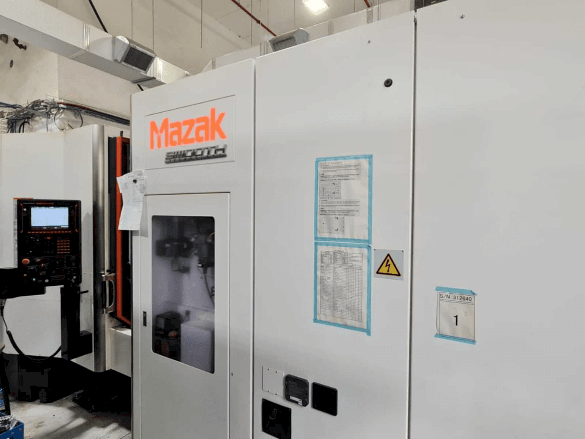 Vista frontale della macchina Mazak HCH-4000