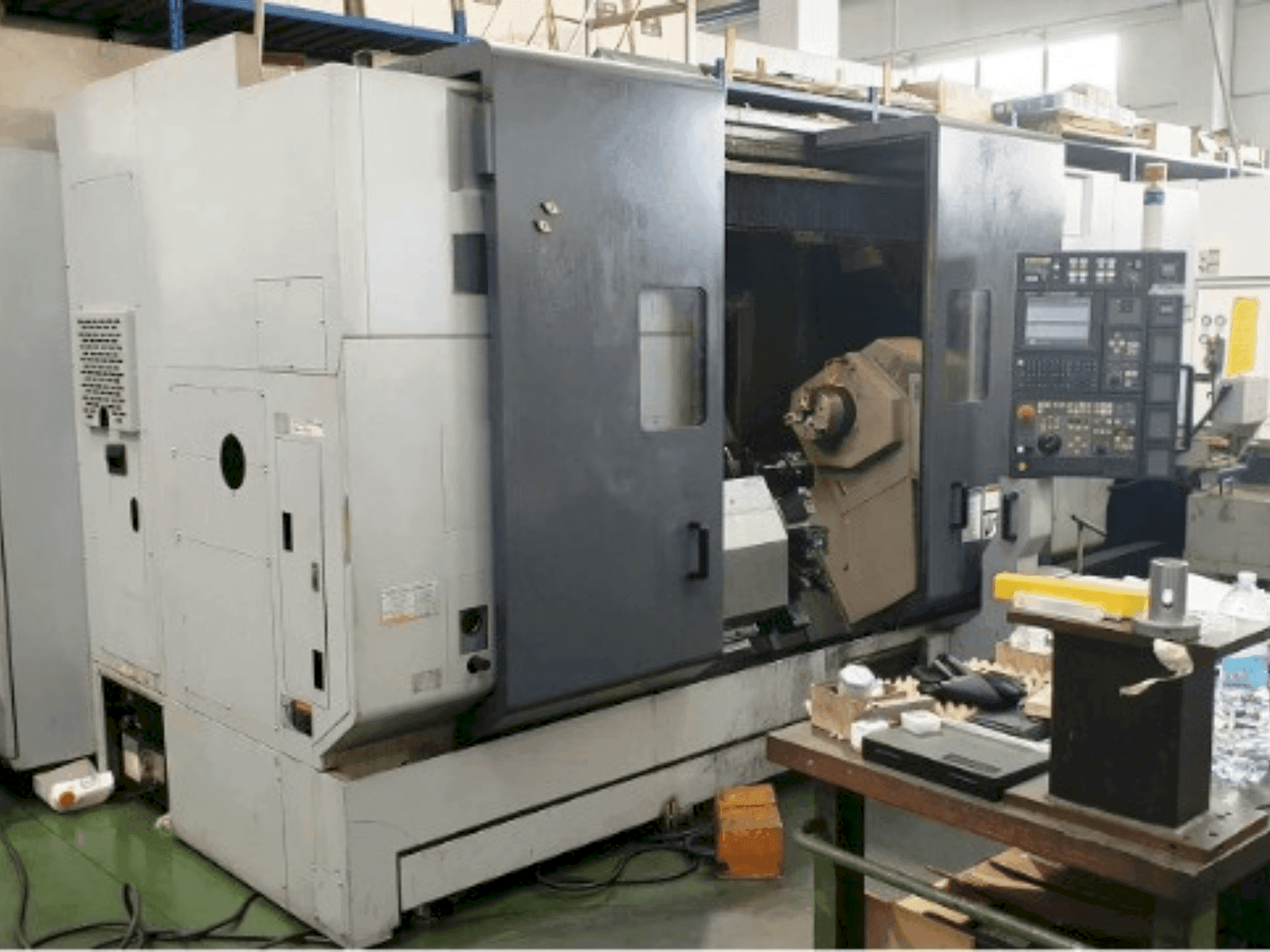 Vista frontale della macchina MORI SEIKI MT2000 SZ