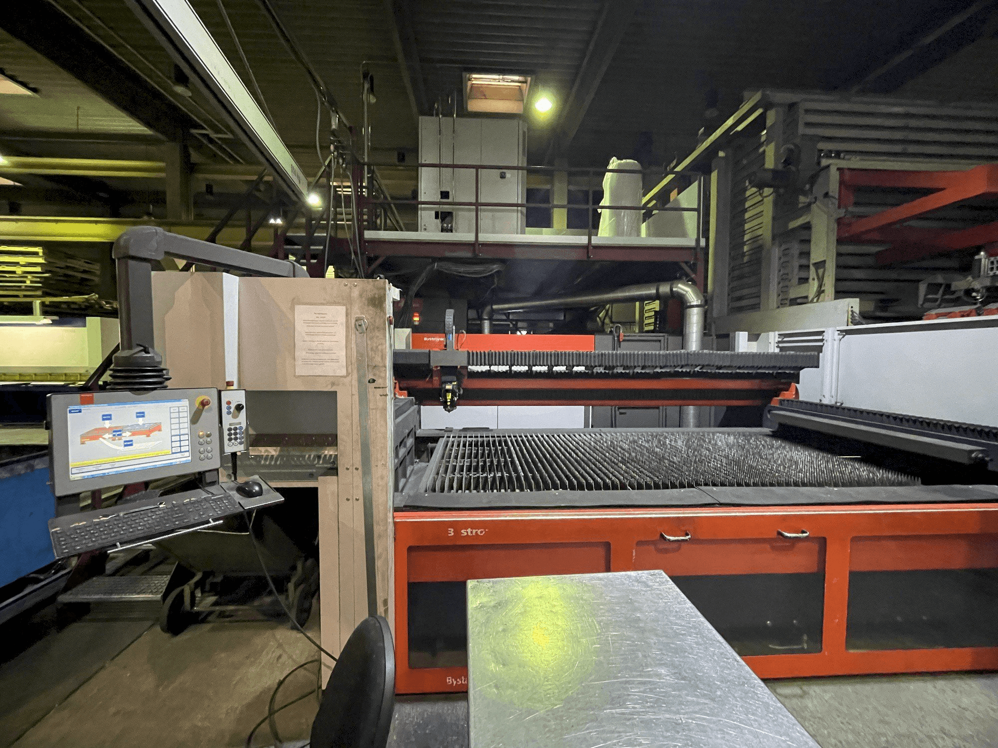 Vista frontale della macchina Bystronic Bylaser 4400