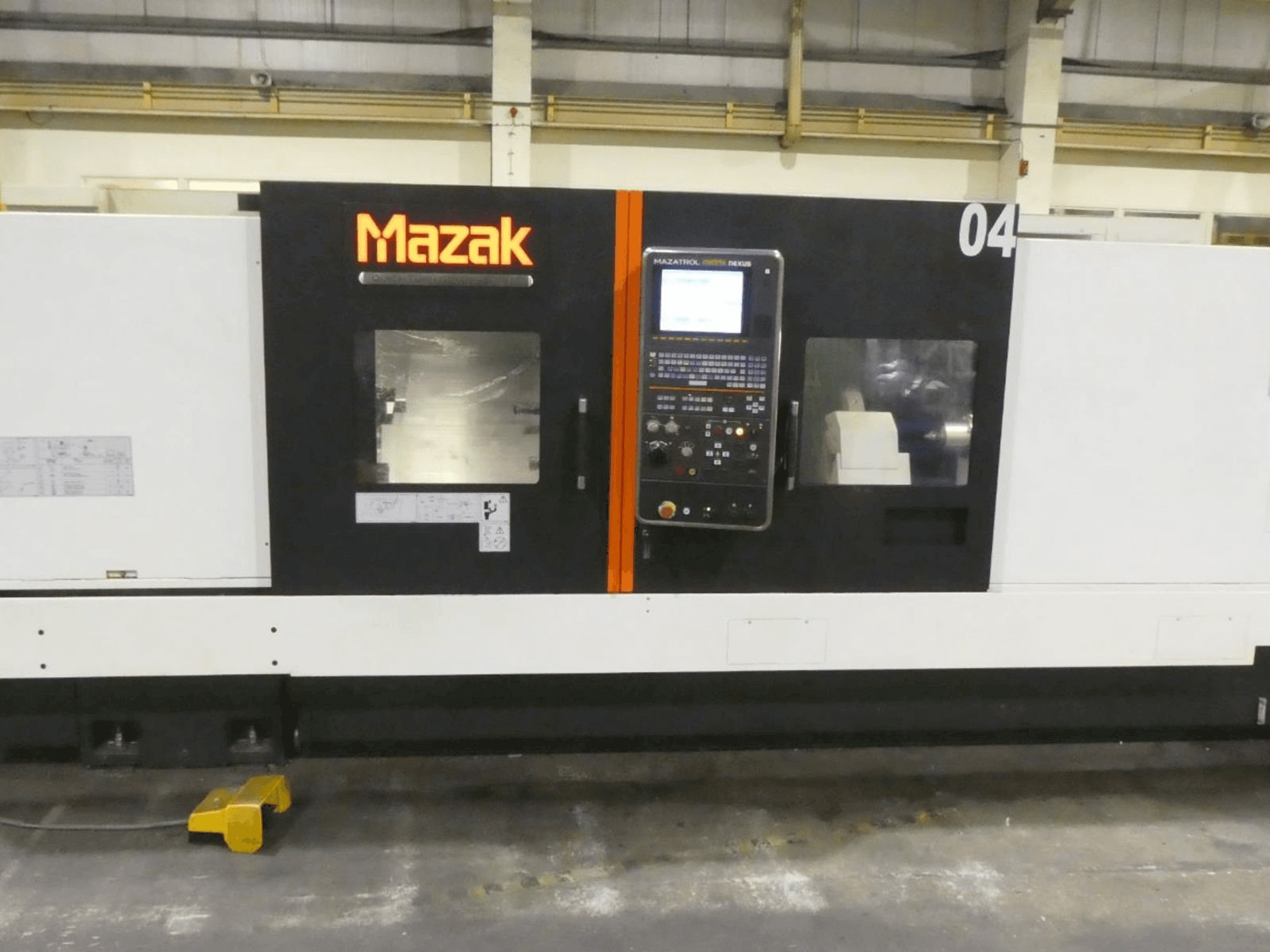 Vista frontale della macchina Mazak QUICK TURN NEXUS 450-II M