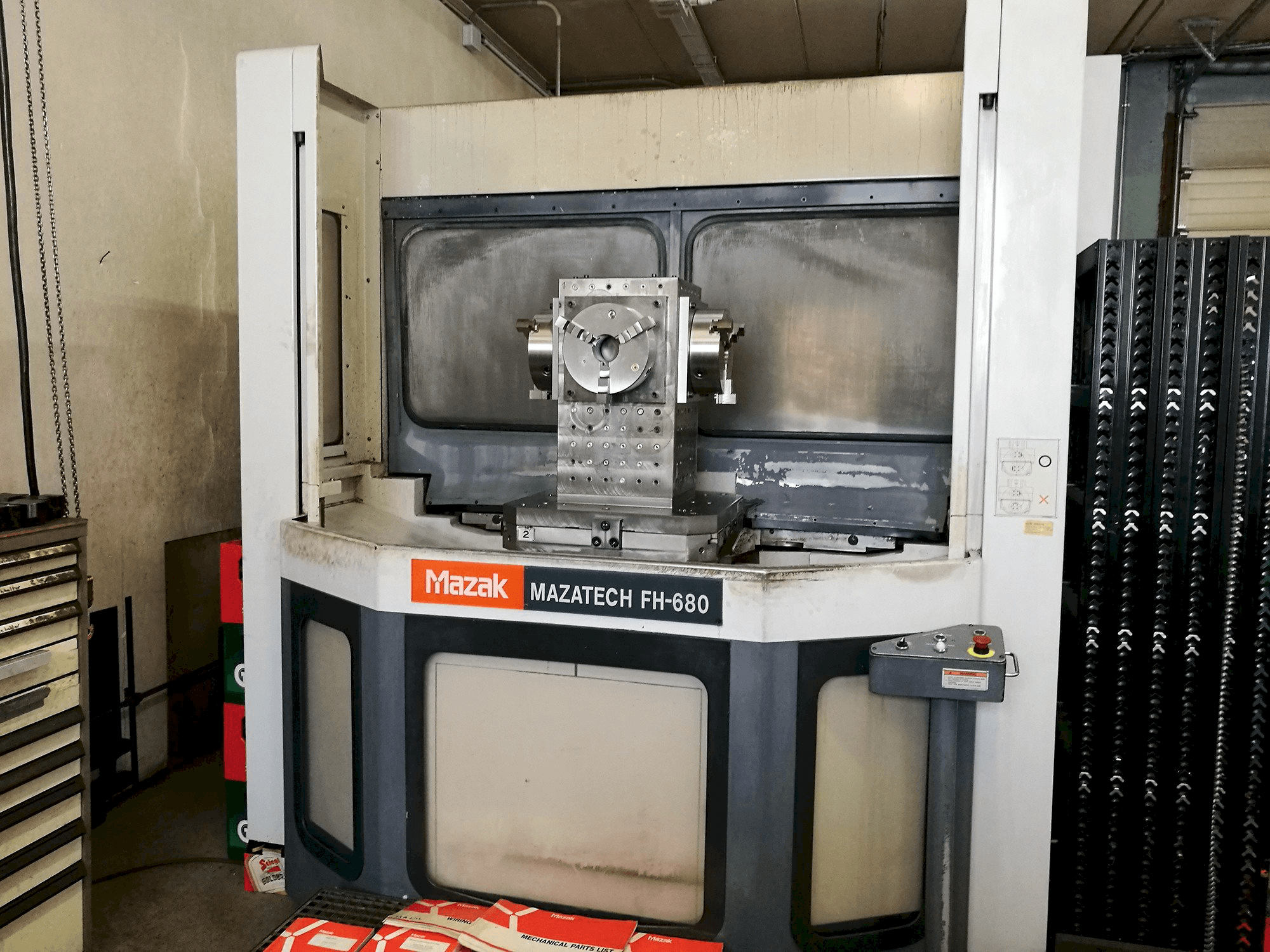 Vista frontale della macchina Mazak Mazatech FH-680