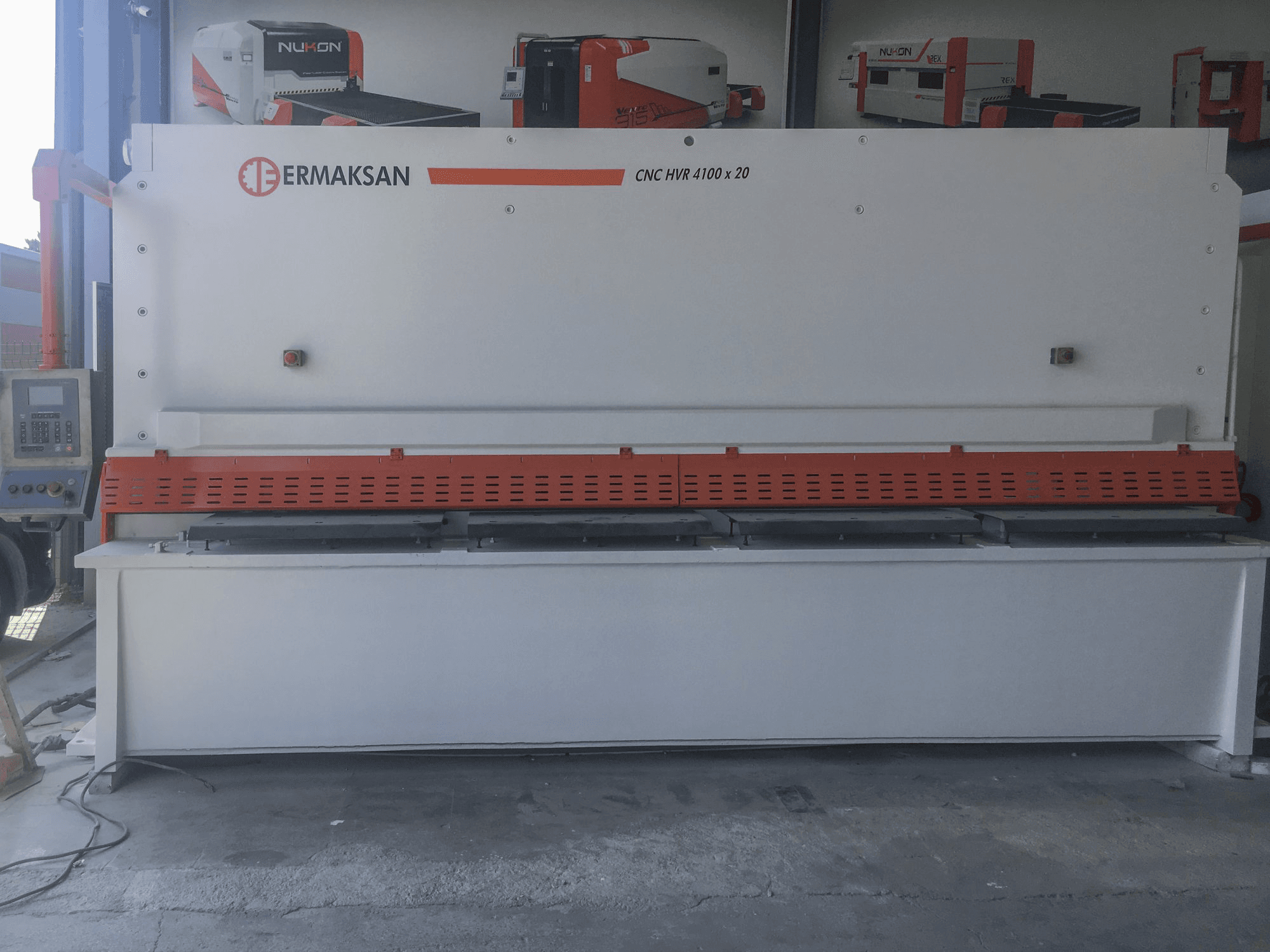 Vista frontale della macchina ERMAKSAN CNC HVR 4100x20