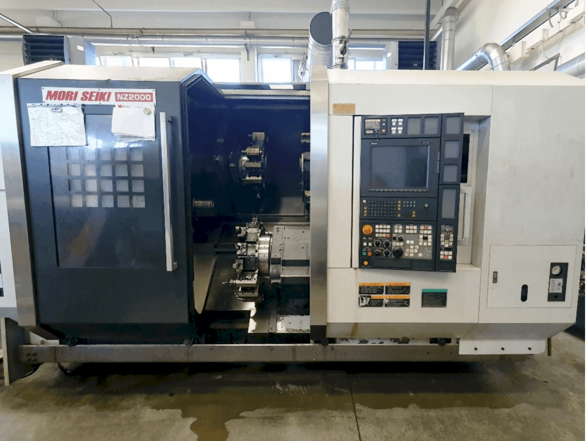 Vista frontale della macchina MORI SEIKI NZ2000 T3Y3