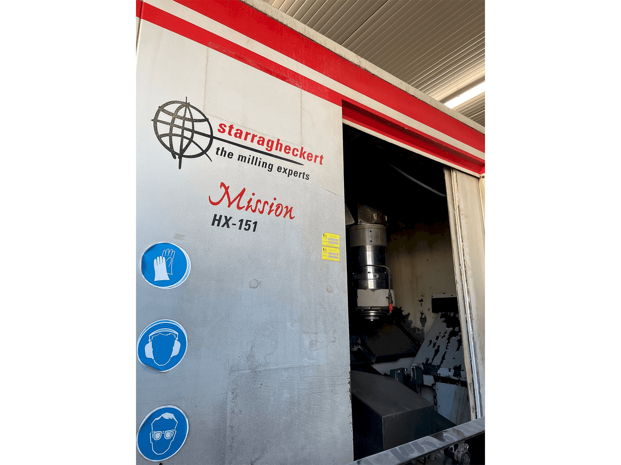 Vista frontale della macchina Starrag HX 151 (2004)