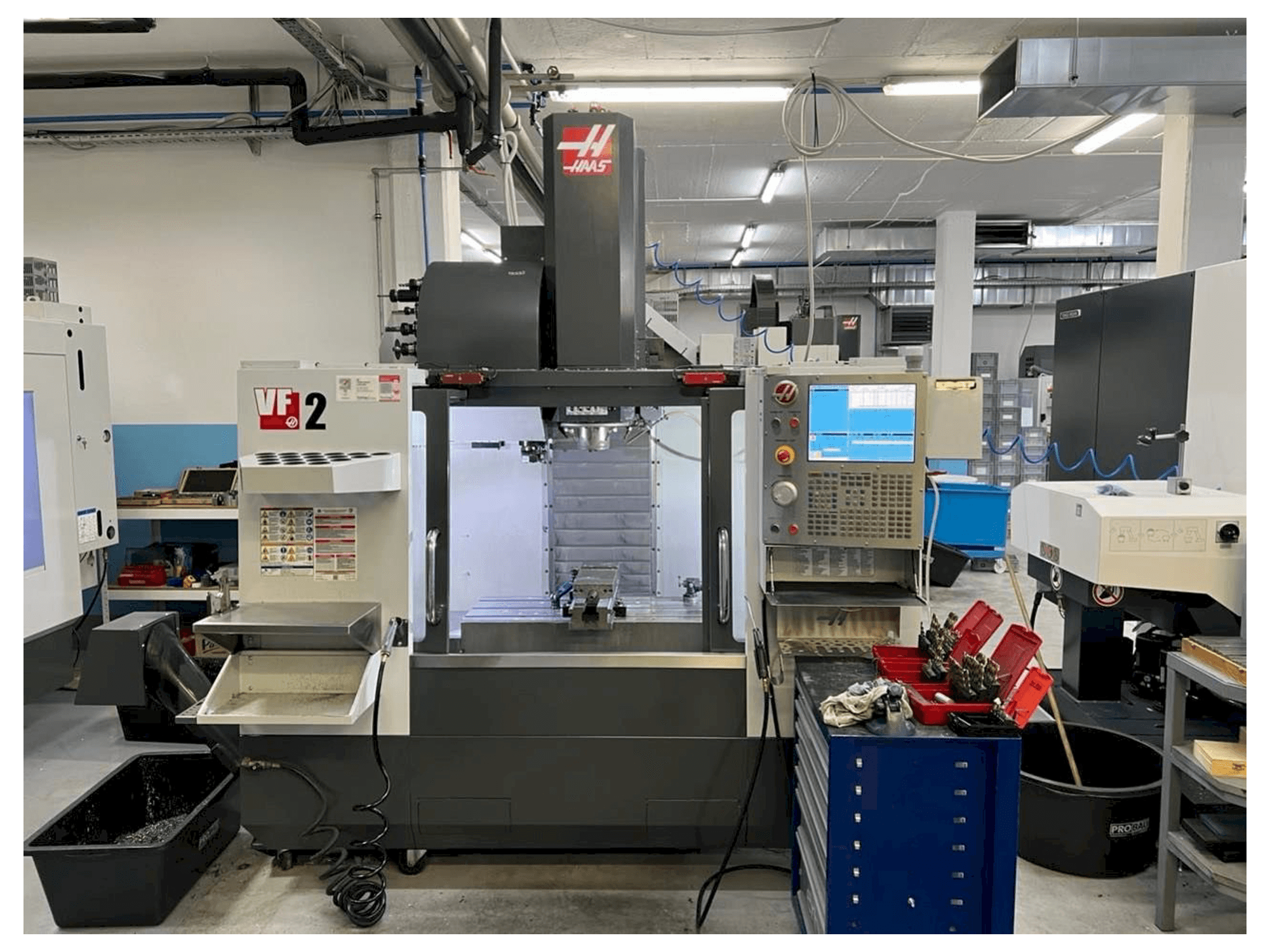 Vista frontale della macchina HAAS VF-2