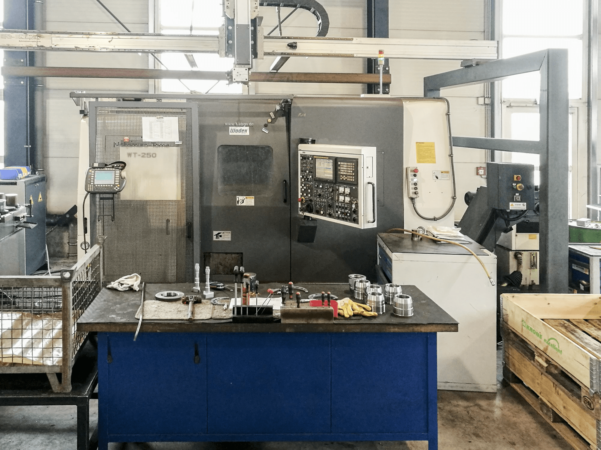 Vista frontale della macchina NAKAMURA WT-250