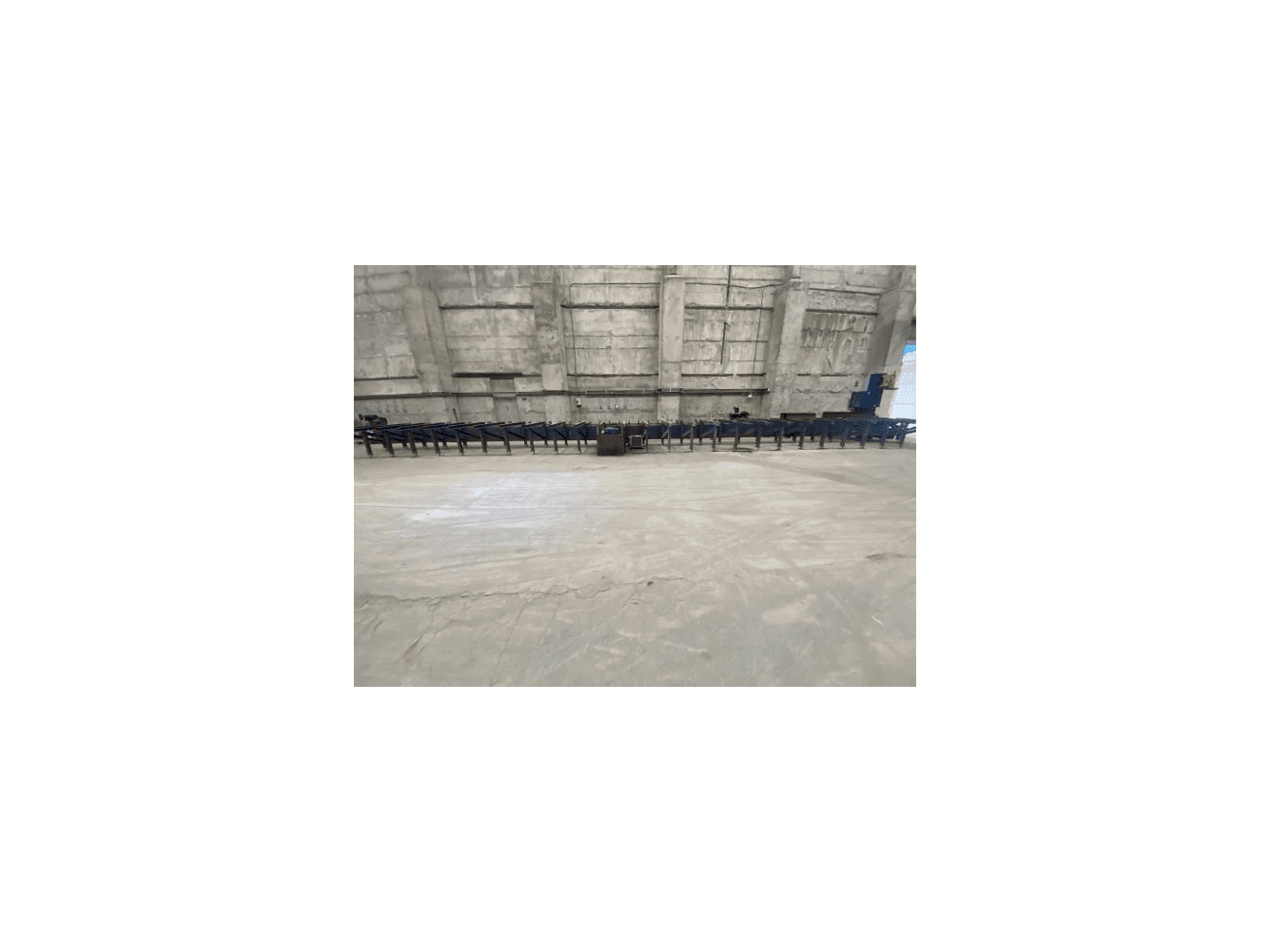 Vista frontale della macchina Peddinghaus Avenger MDL1000B