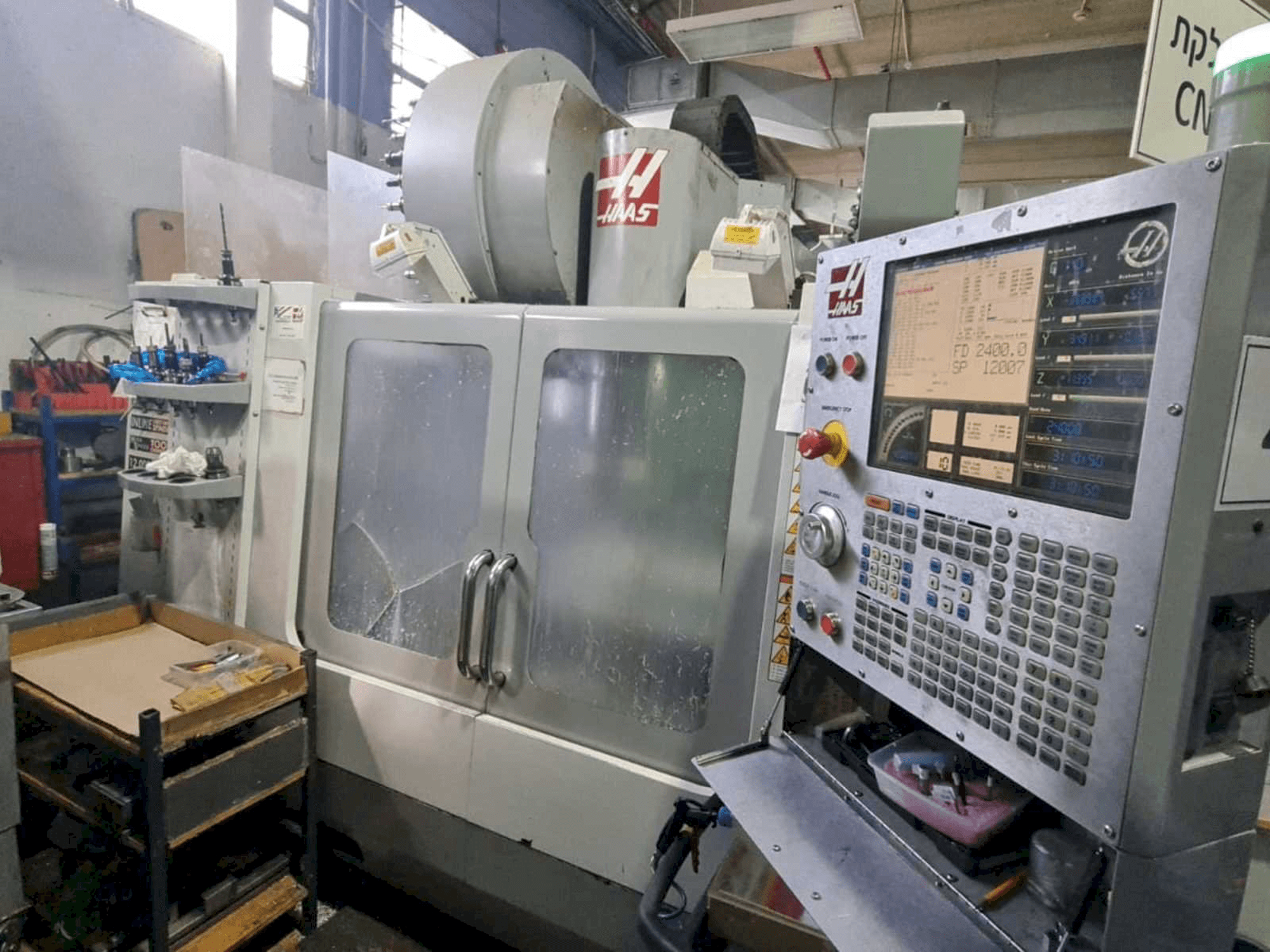 Vista frontale della macchina HAAS VF-3SS