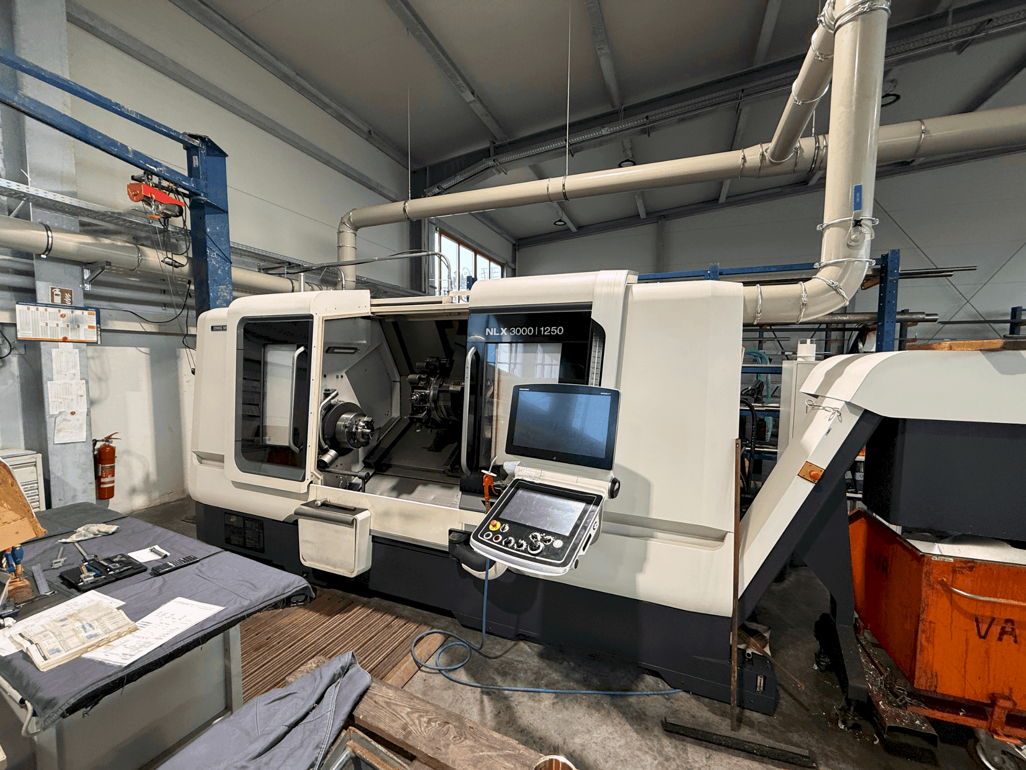 Vista frontale della macchina DMG MORI NLX 3000 Y / 1250