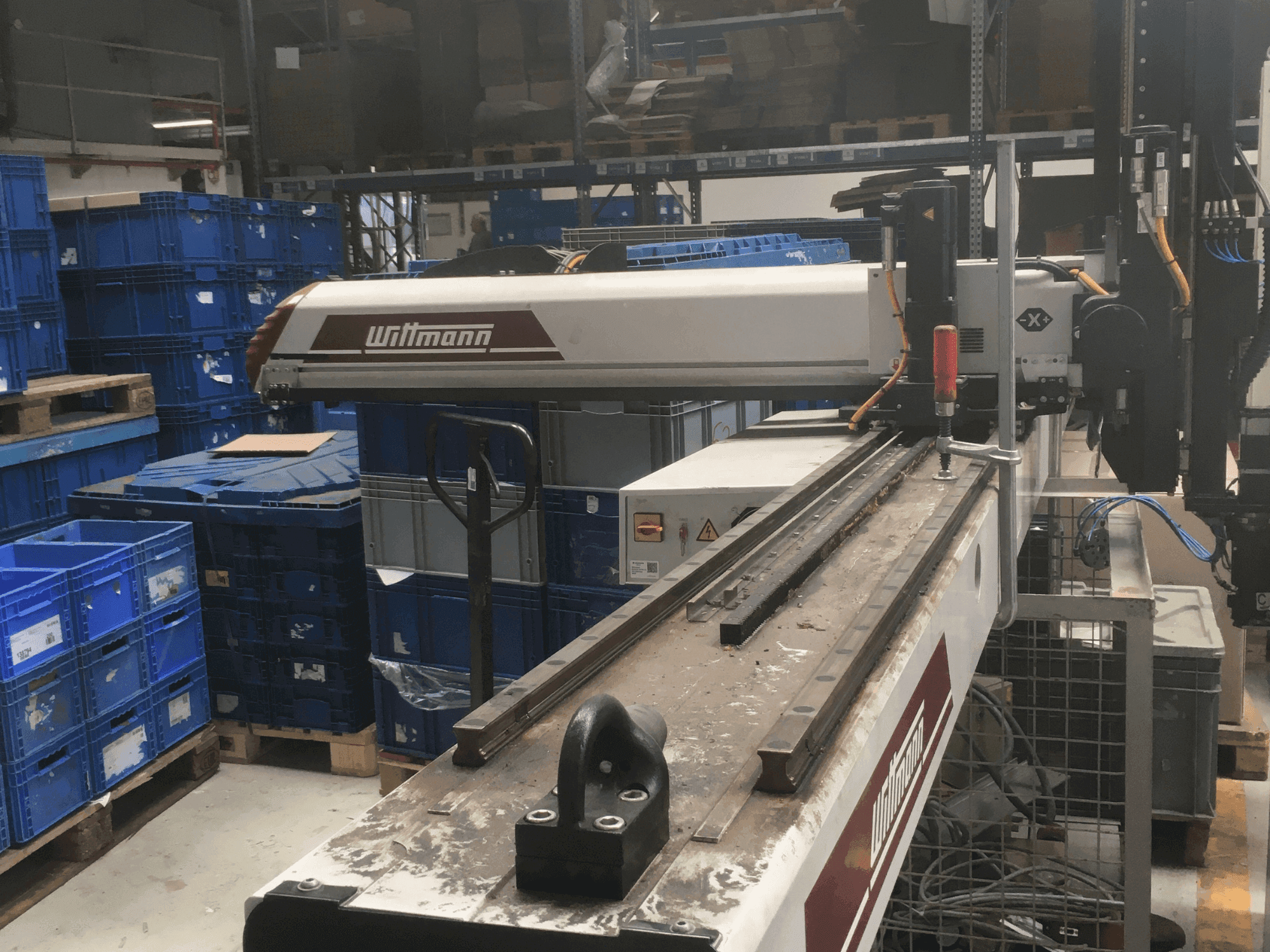 Vista frontale della macchina WITTMANN W743