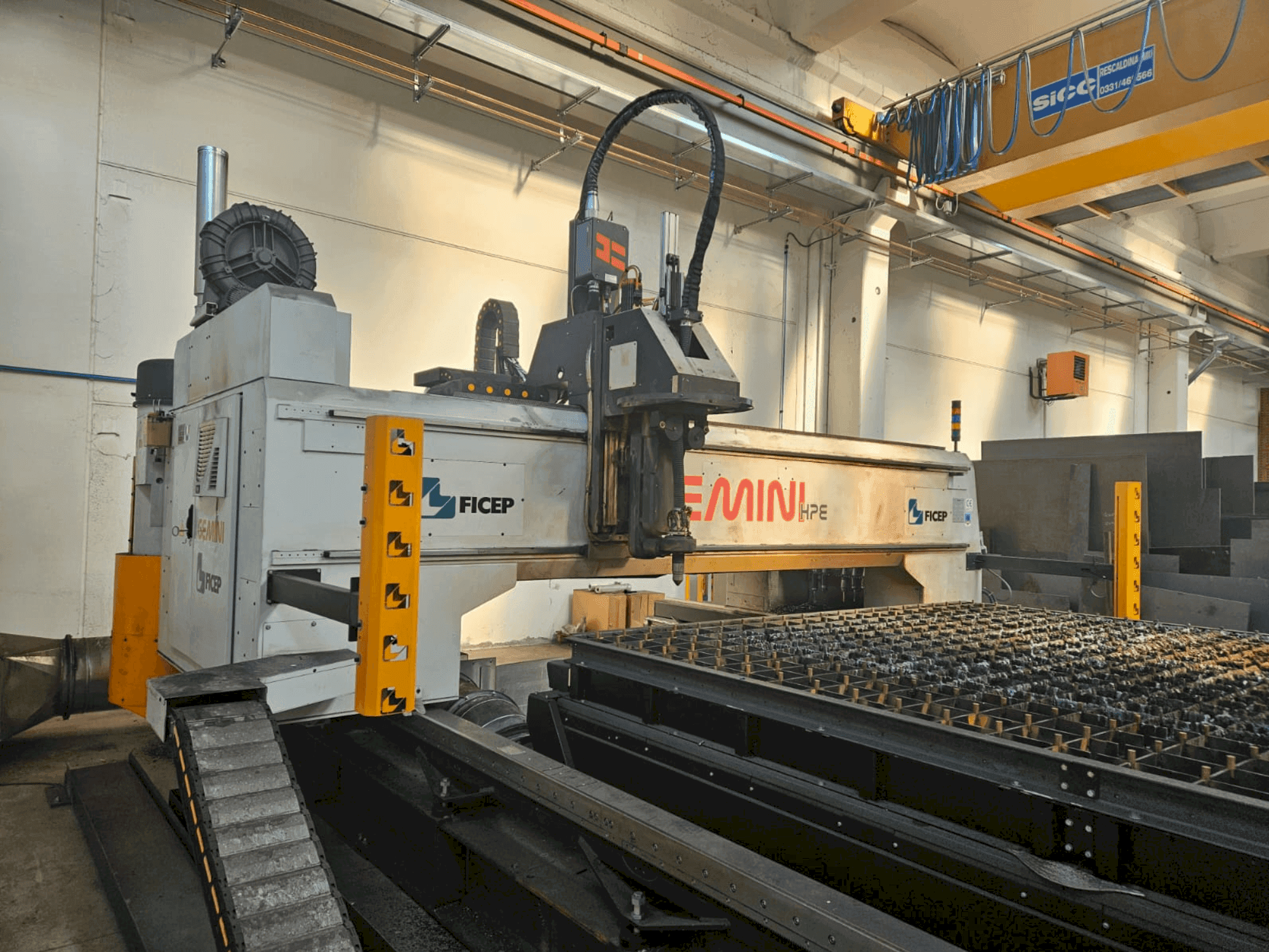 Vista frontale della macchina FICEP GEMINI G32 HPE