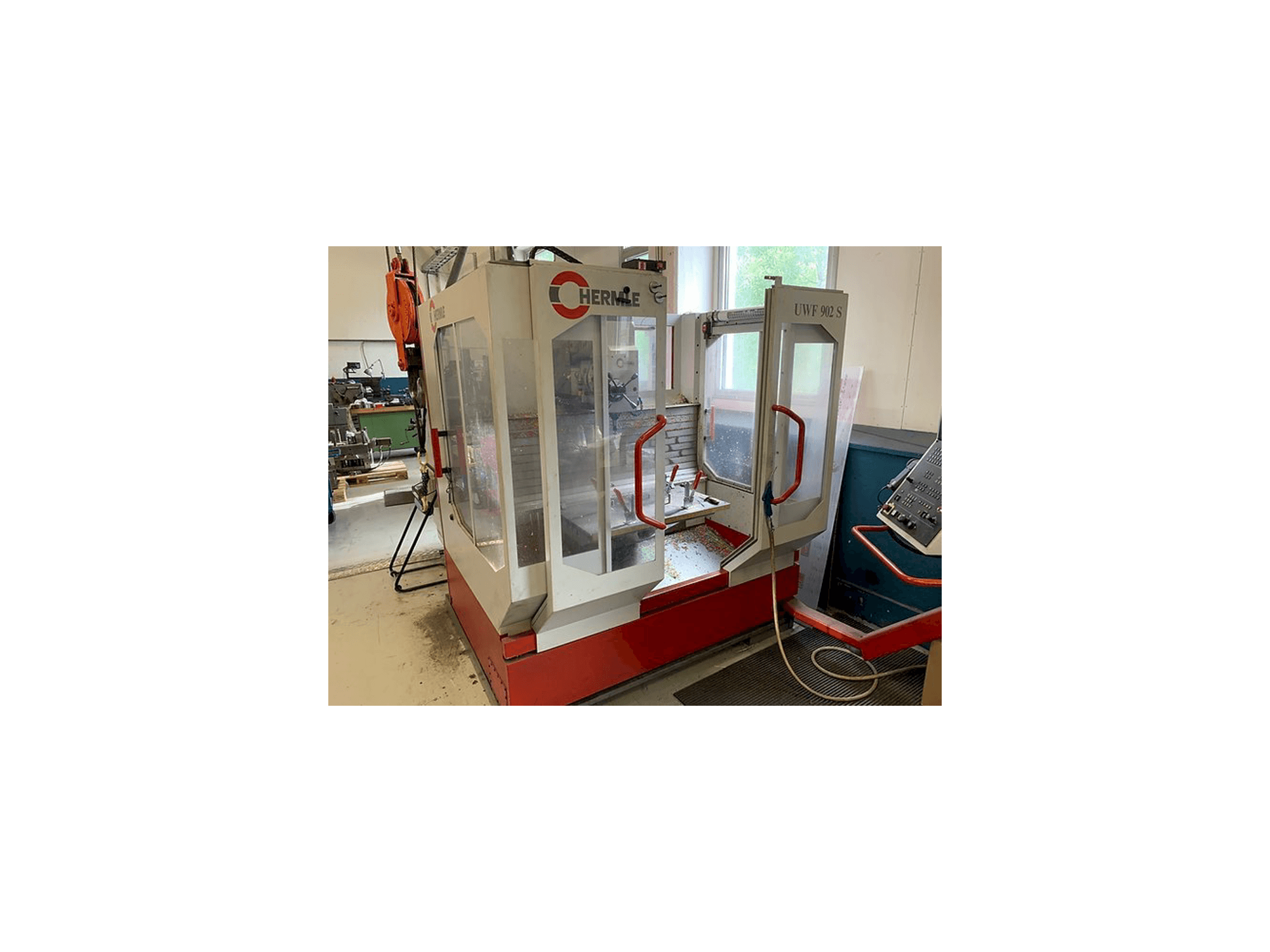 Vista frontale della macchina HERMLE UWF 902 S