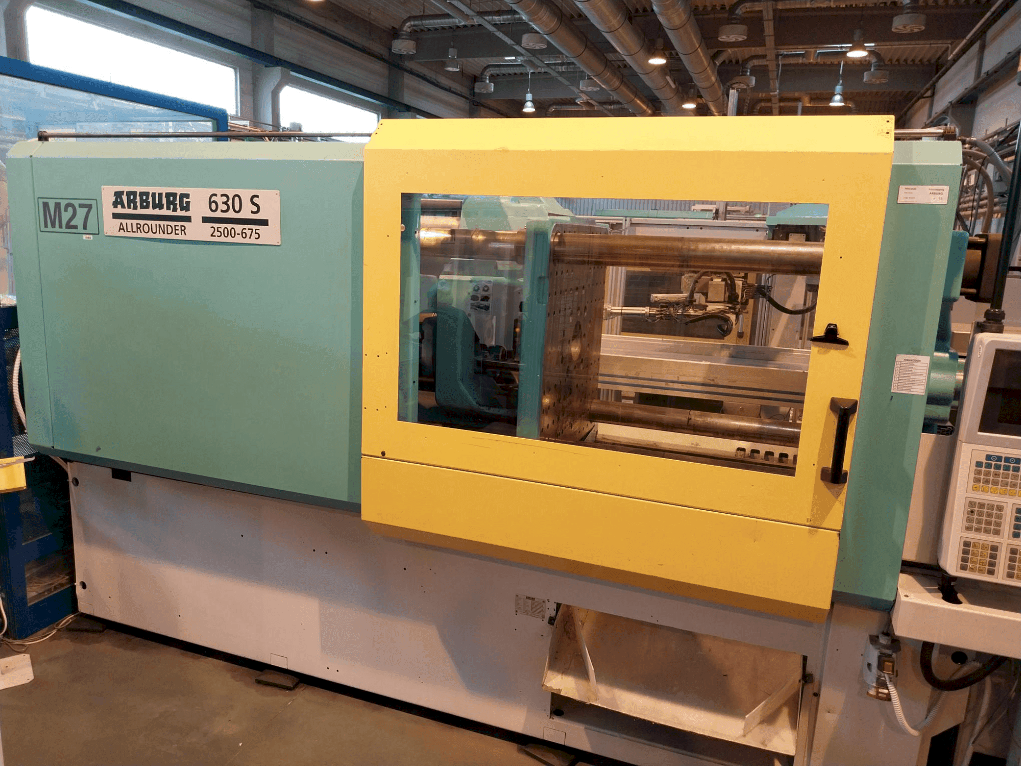 Vista frontale della macchina Arburg Allrounder 630S 2500-675