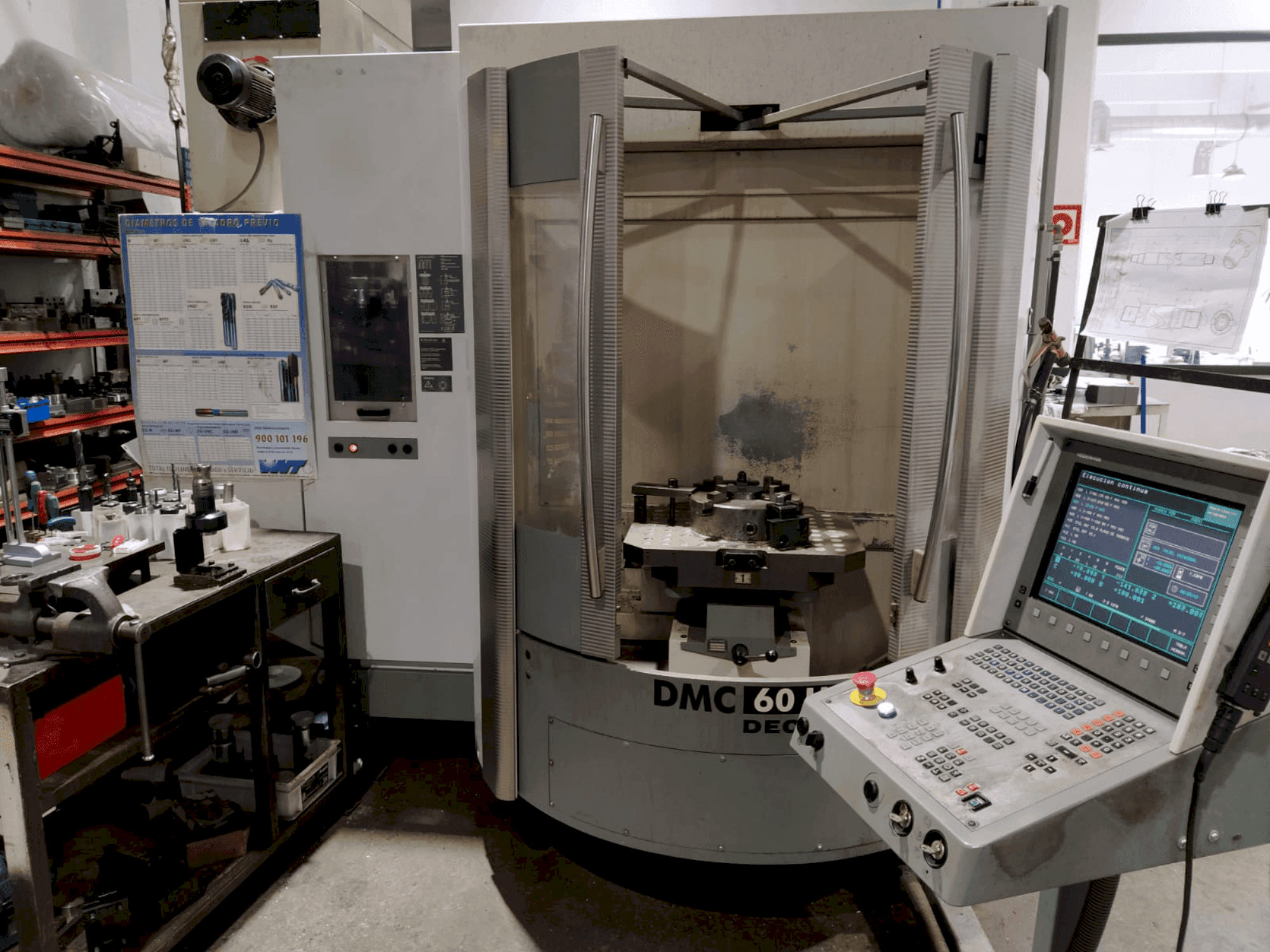 Vista frontale della macchina DECKEL DMC 60 U hi-dyn