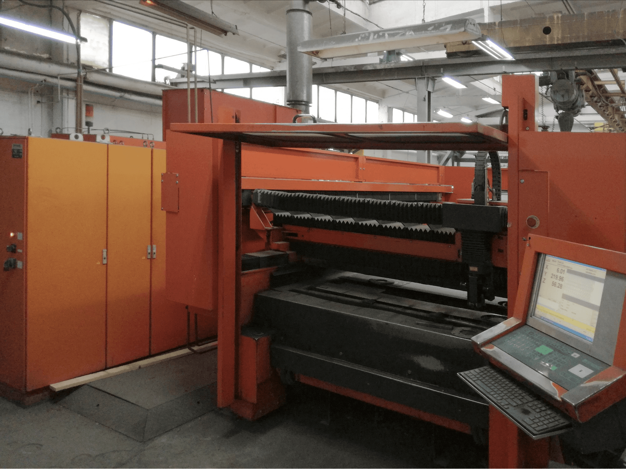 Vista lato destro della macchina Bystronic BySprint 3015