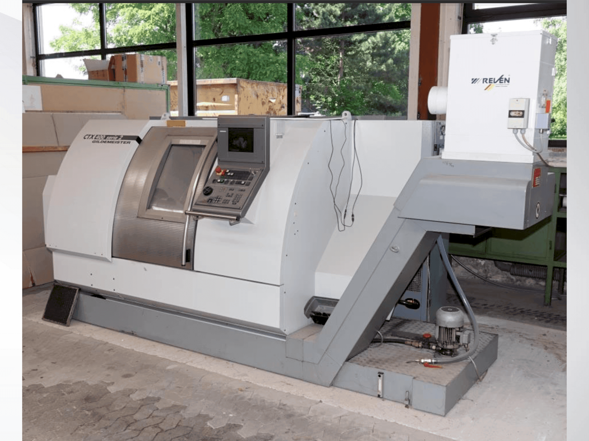 Vista frontale della macchina Gildemeister CTX-400 S2