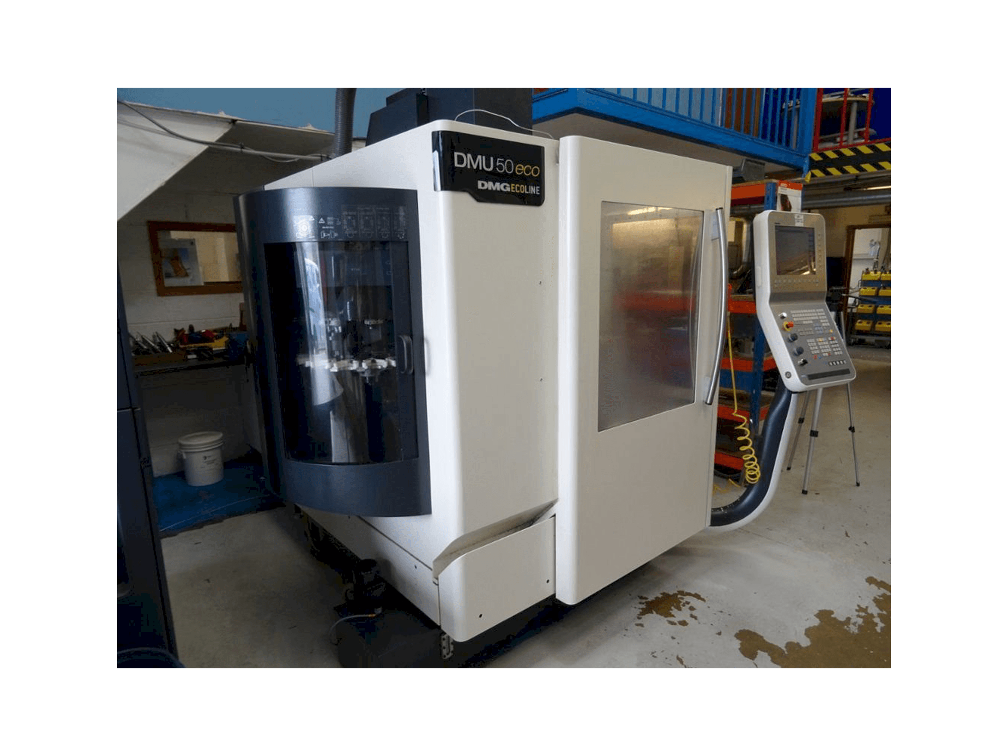 Vista frontale della macchina DECKEL MAHO DMU 50Eco