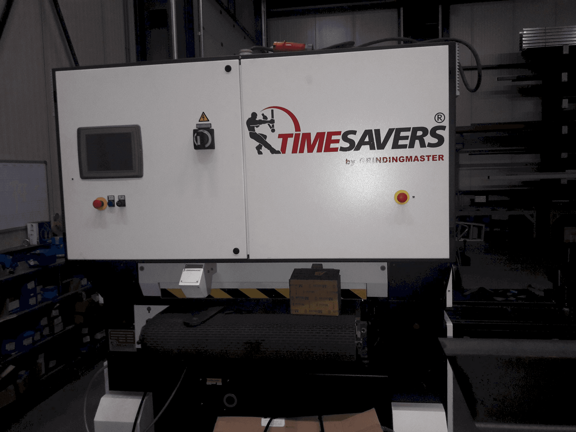 Vista frontale della macchina TIMESAVERS 42-SERIE-900-WWB-S