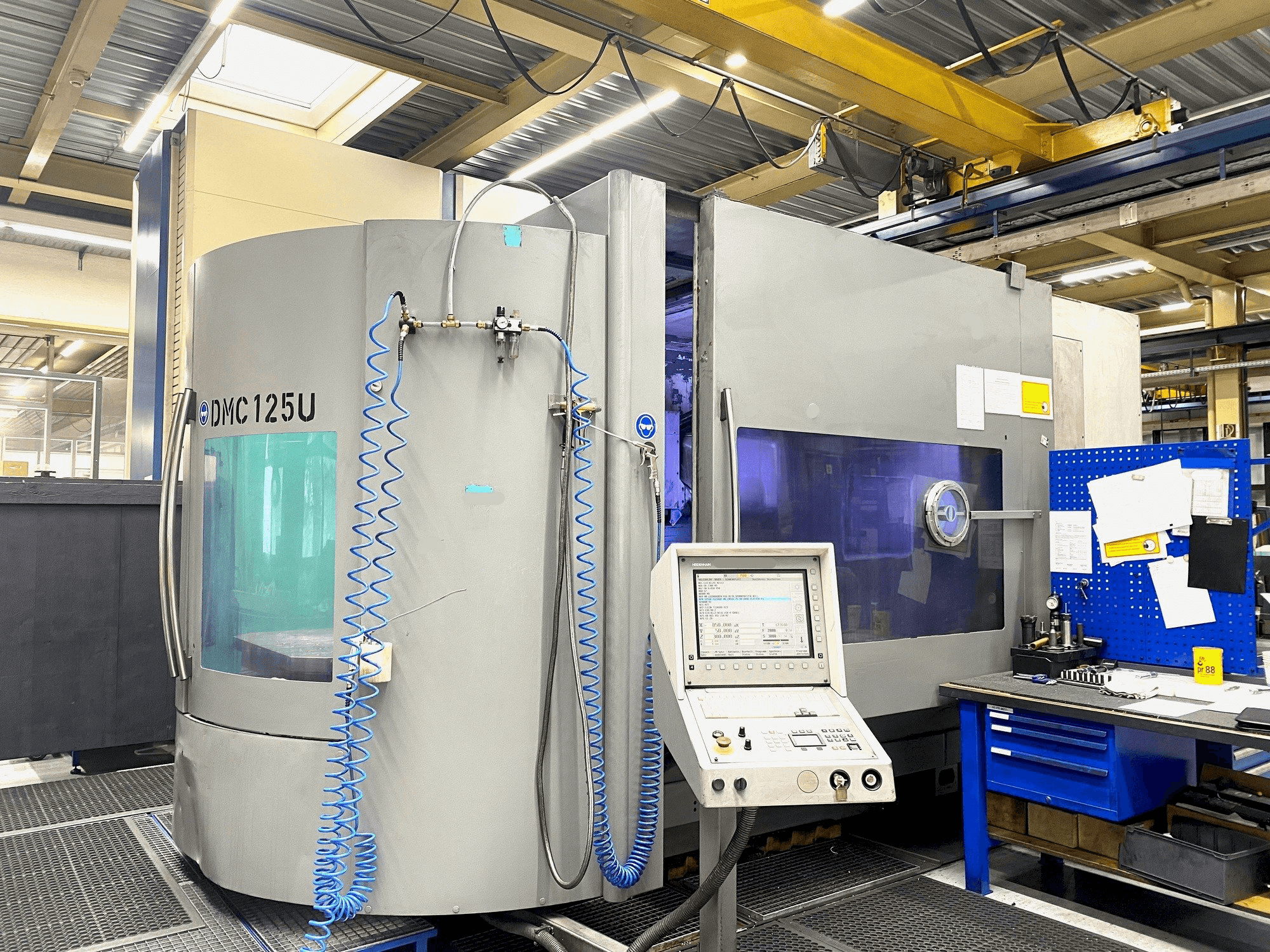 Vista frontale della macchina DMG Deckel Maho DMC 125 U