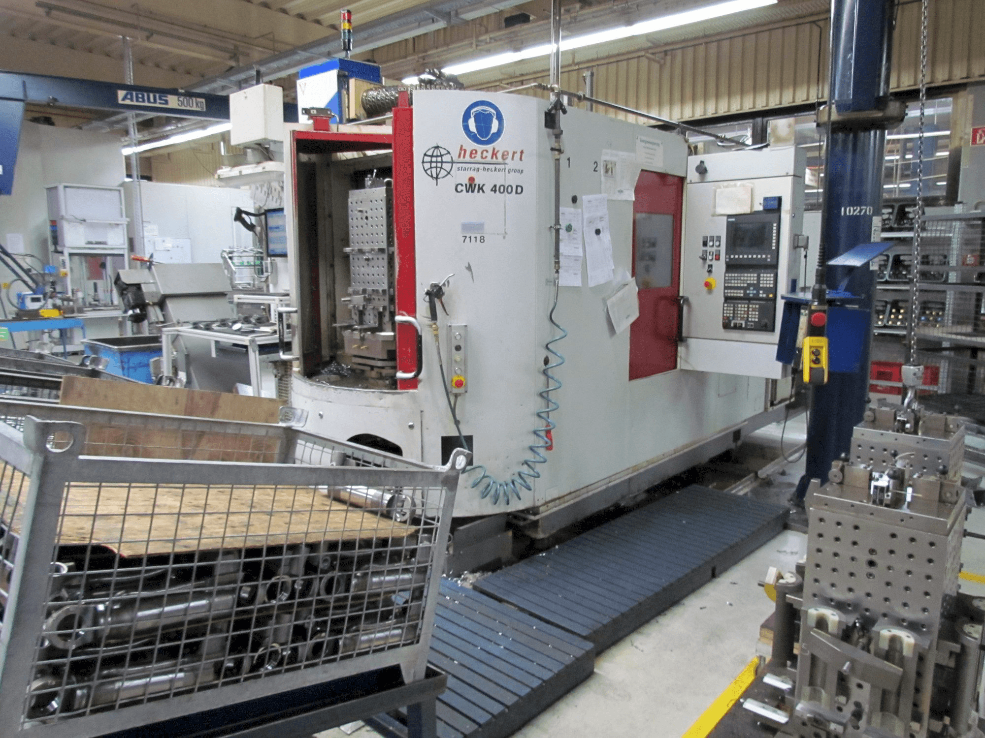 Vista frontale della macchina Heckert CWK 400 D