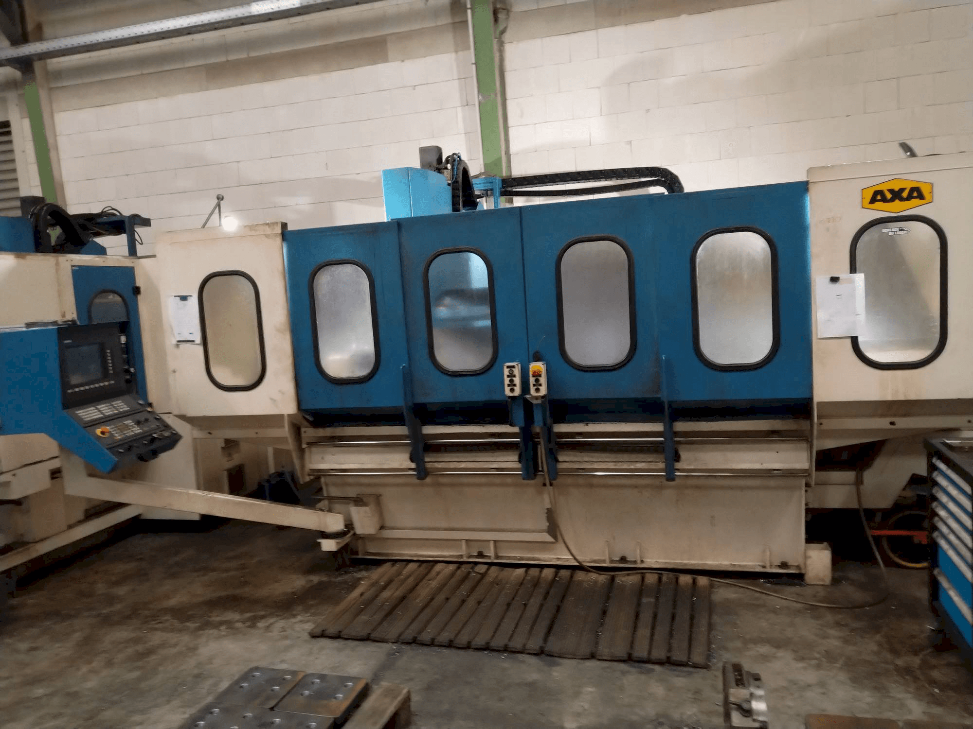 Vista frontale della macchina AXA VSC 2M