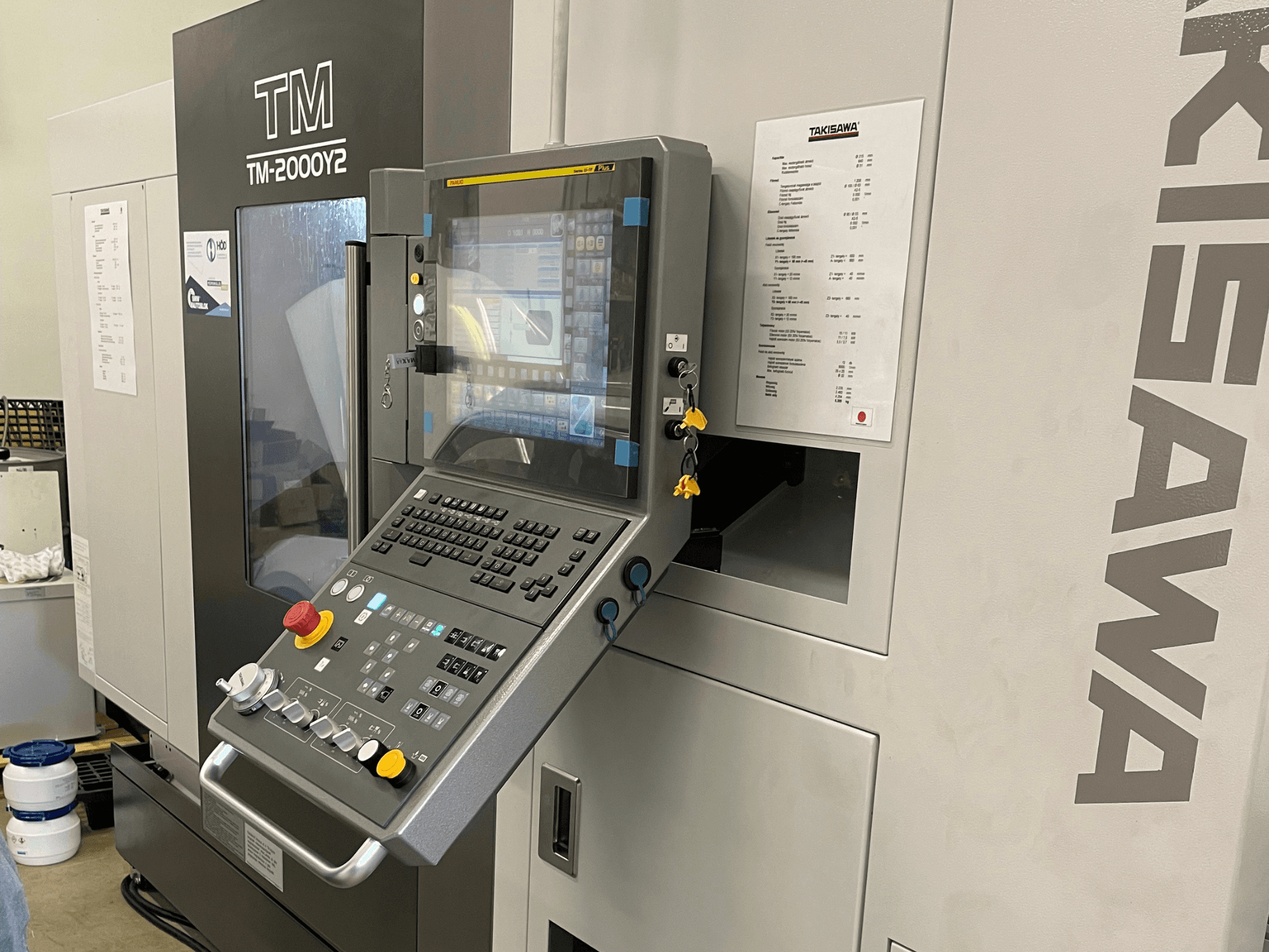 Pannello di controllo del tornio orizzontale Takisawa TM-2000Y2 in vista frontale, con display digitale e pulsanti operativi.