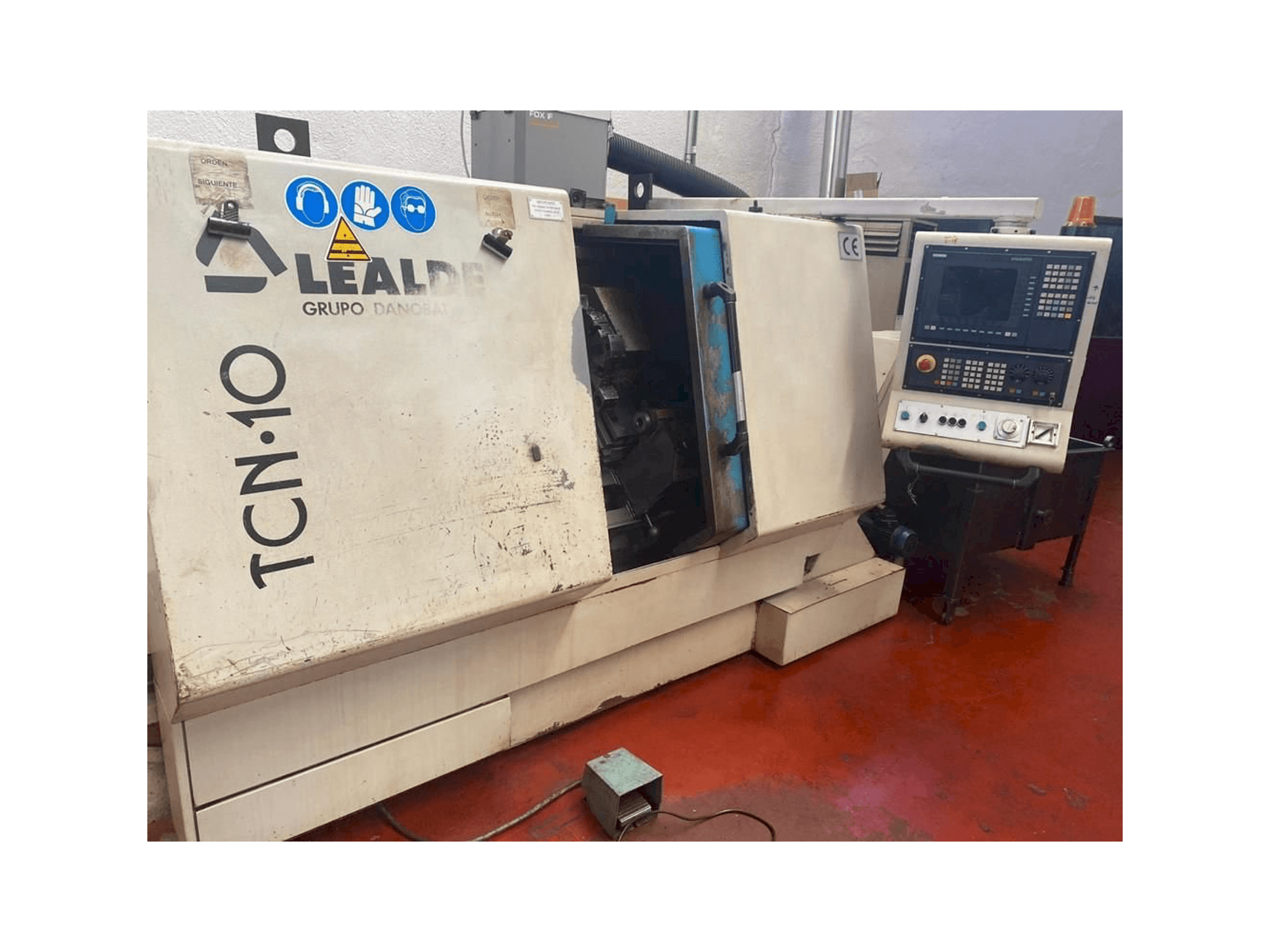 Vista frontale della macchina Lealde TCN-10