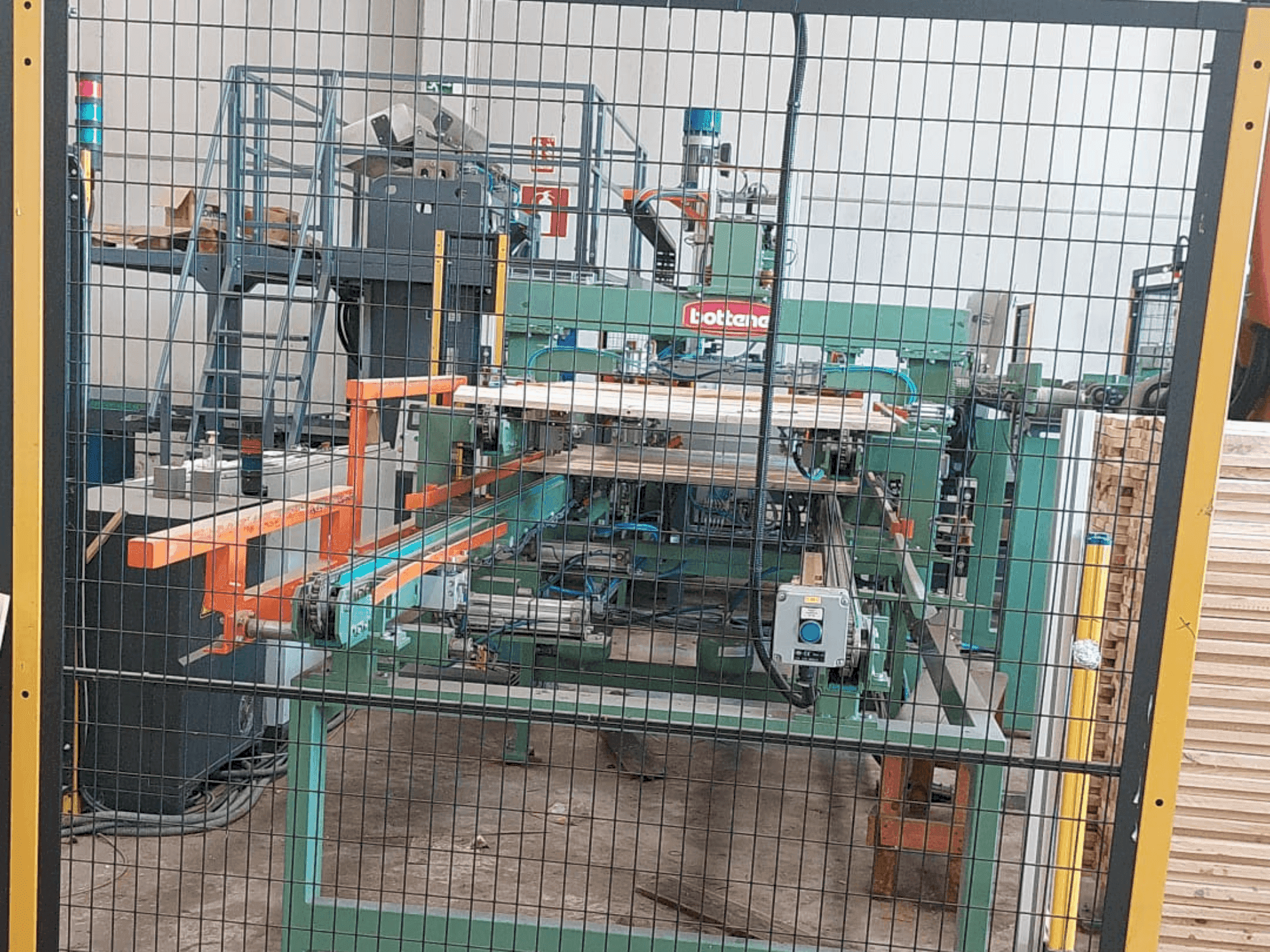 Vista frontale della macchina MAQUINARIA LDM VPS 2103