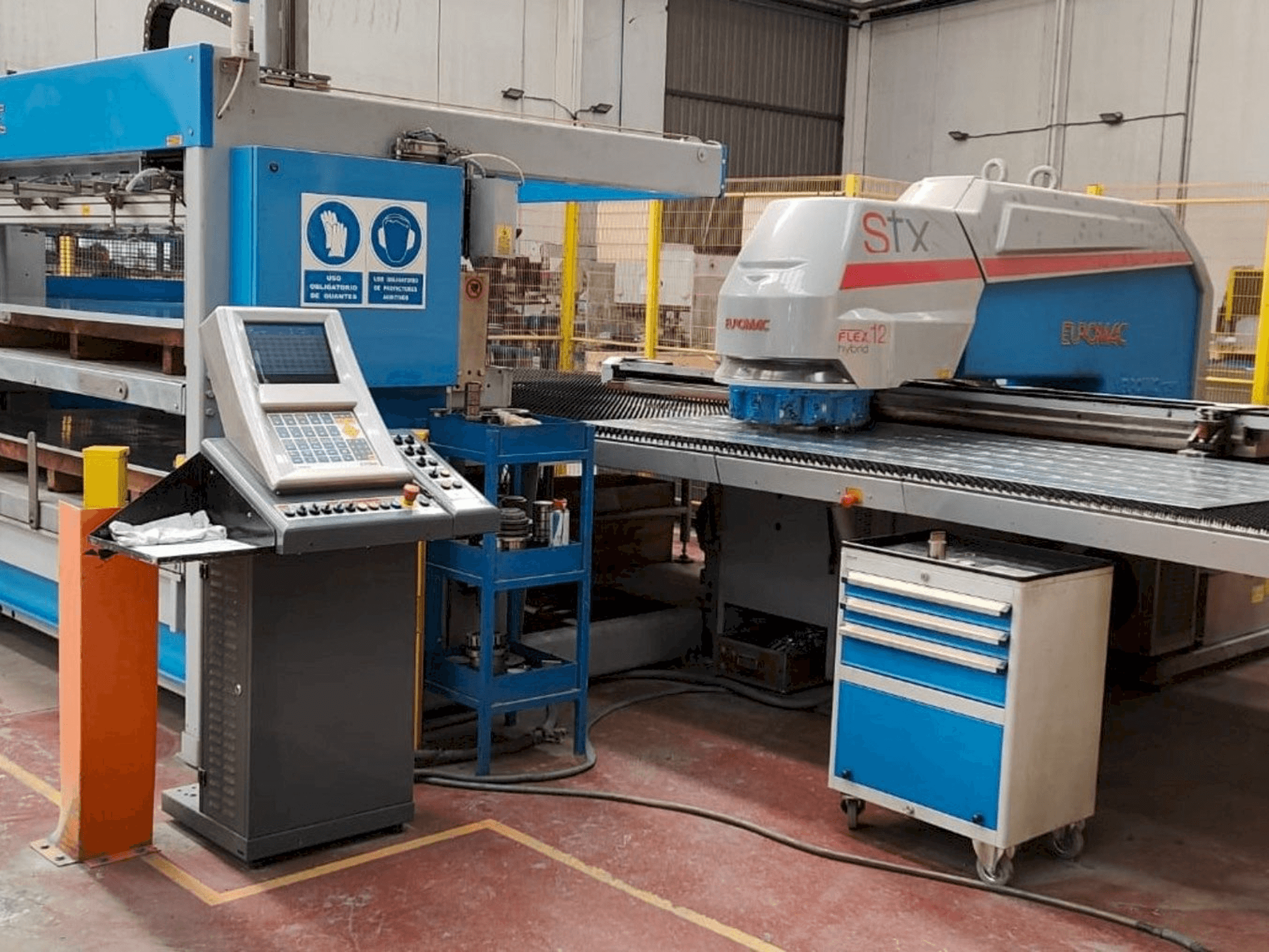 Vista frontale della macchina Euromac STX Plus 1250/30-2500 Flex 12 Hybrid