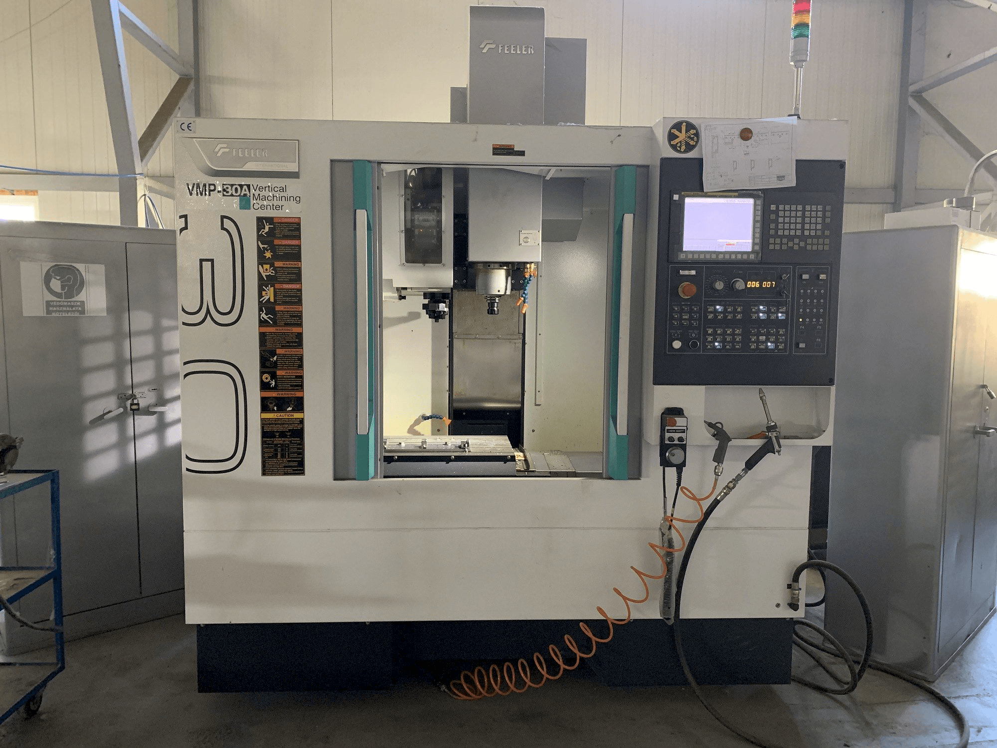 Vista frontale della macchina Feeler VMP 30