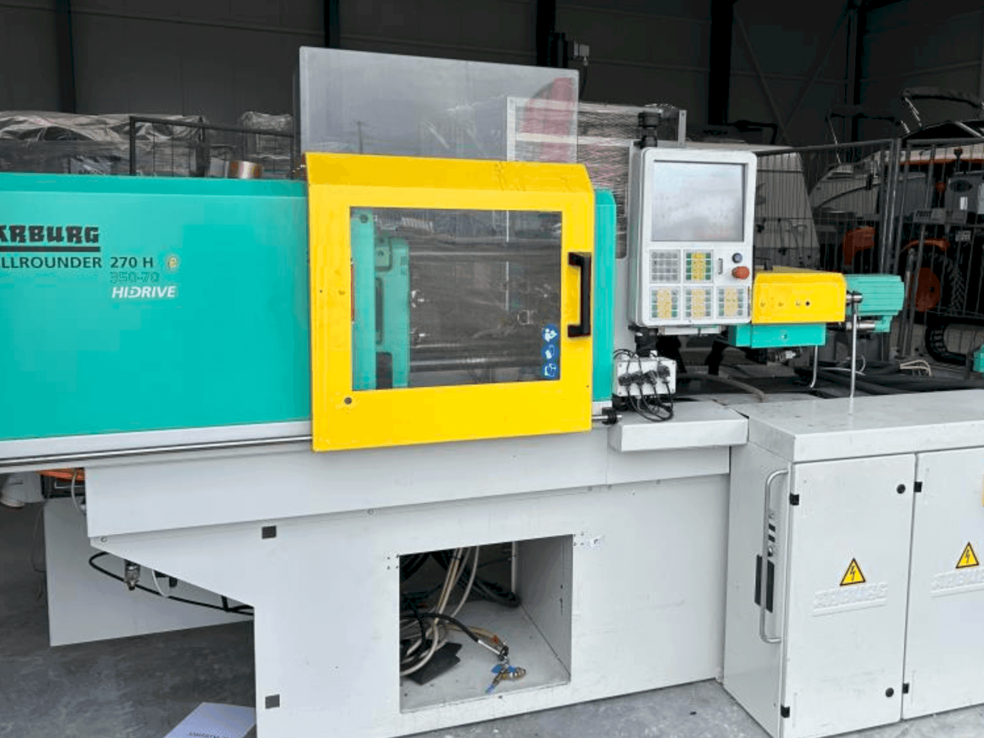 Vista frontale della macchina Arburg Allrounder 270 H 350-70