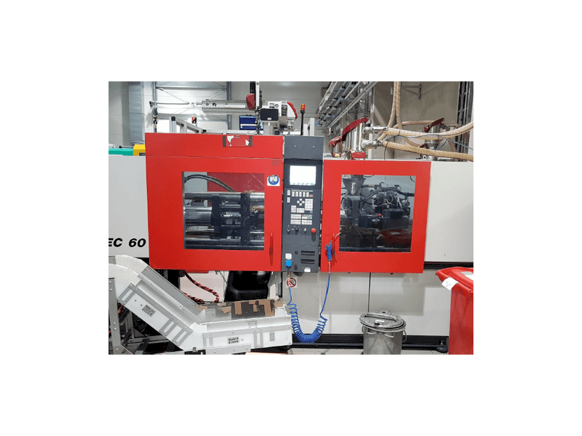 Vista frontale della macchina FERROMATIK MILACRON 600-355 K-TEC