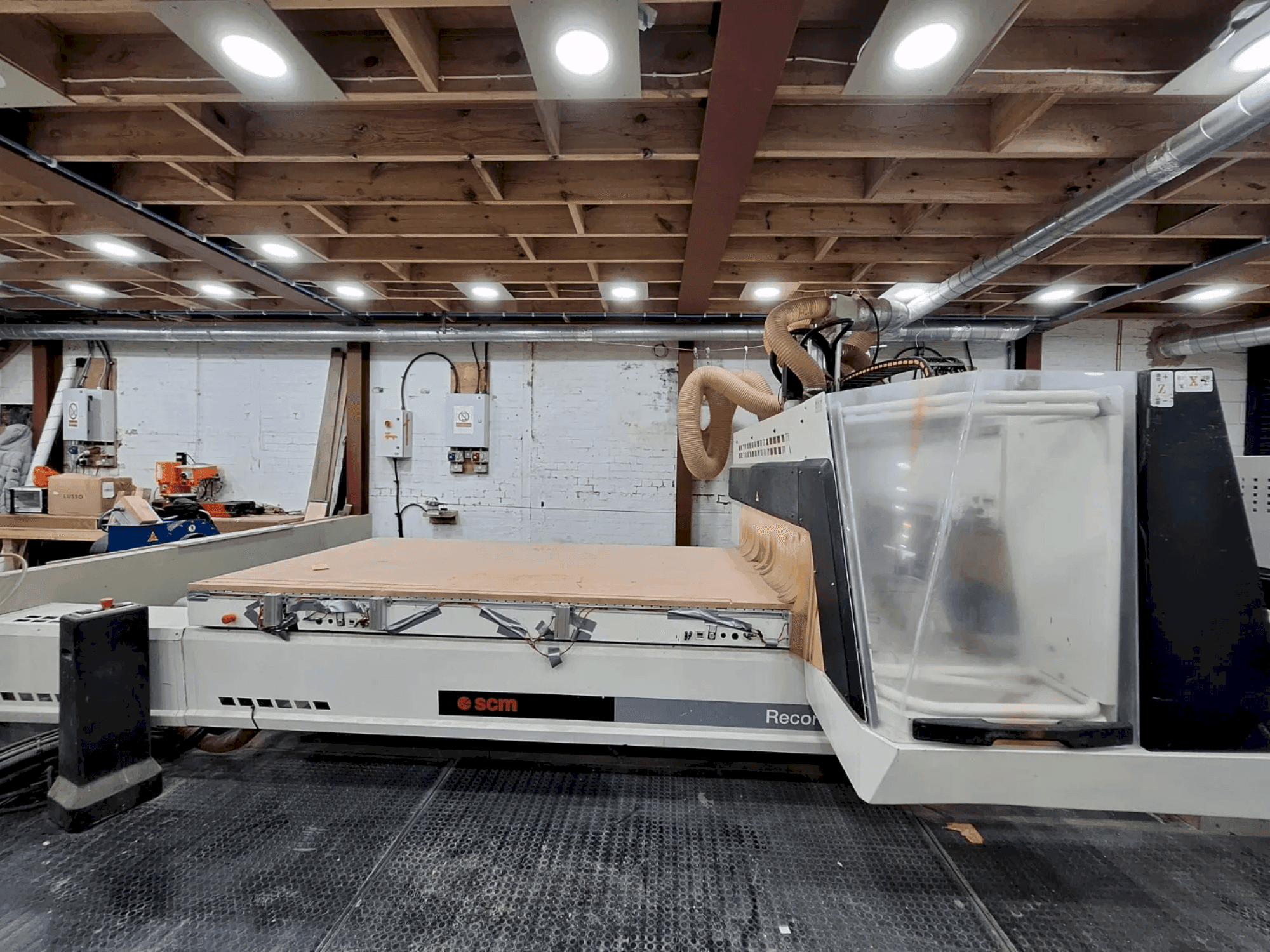 Vista frontale della macchina SCM Record 125 N