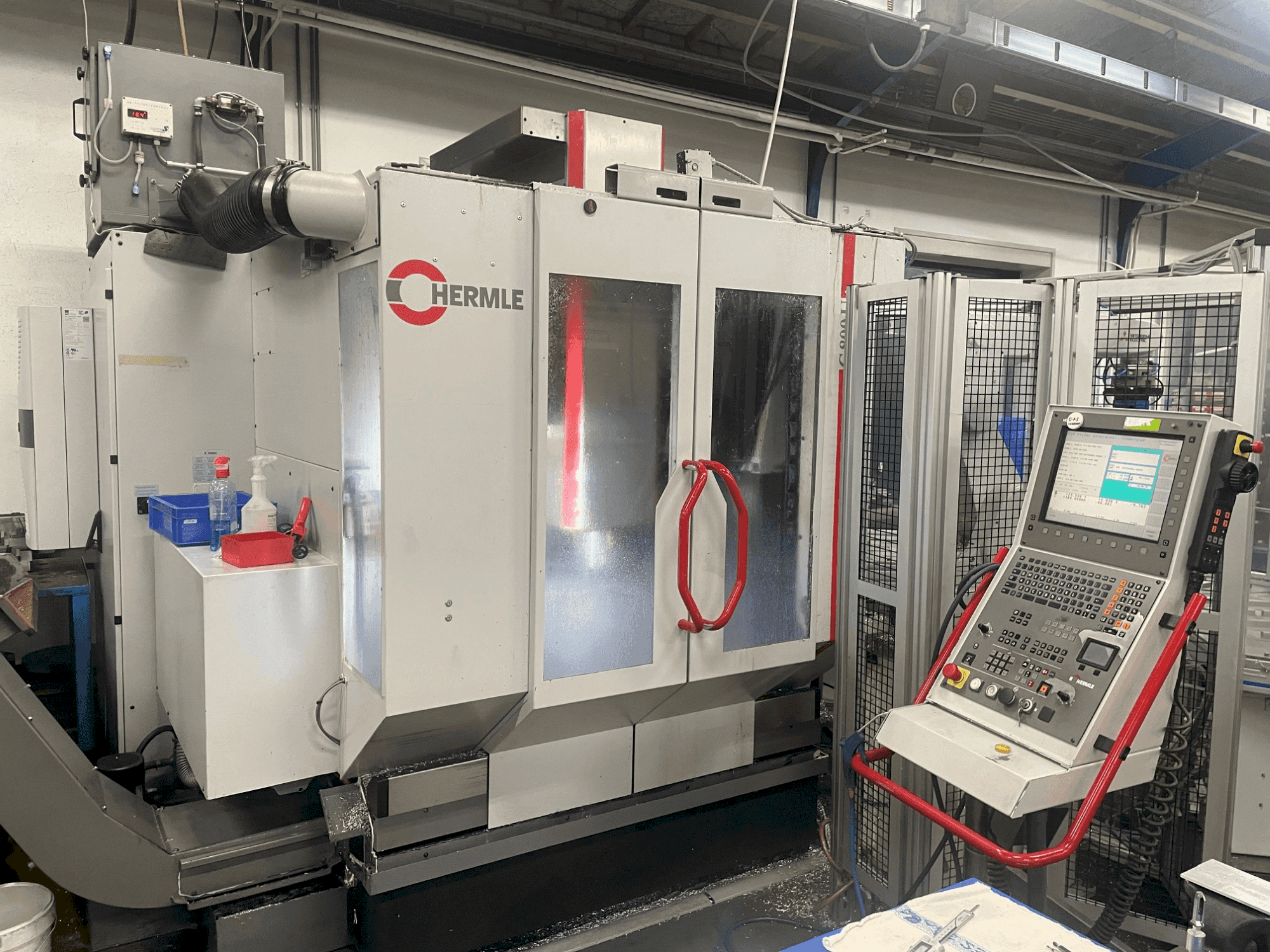 Vista frontale della macchina HERMLE C 800 U