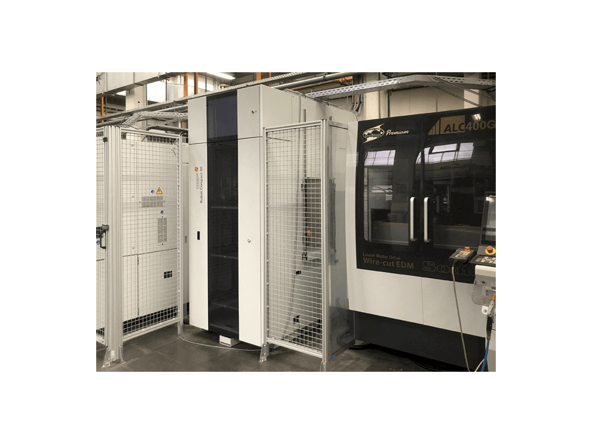 Vista frontale della macchina Sodick ALC400G