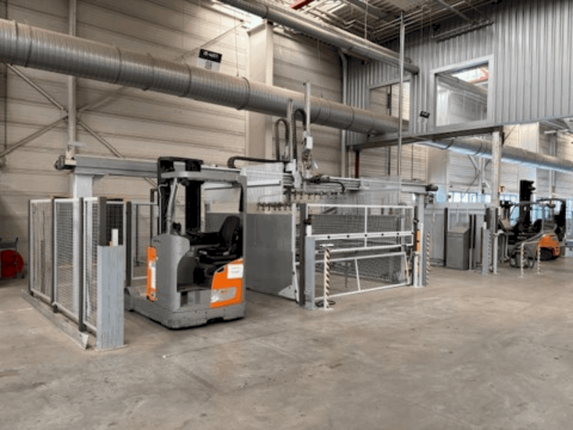 Vista frontale della macchina LIGMATECH VKF-100/25/13/R/2/1