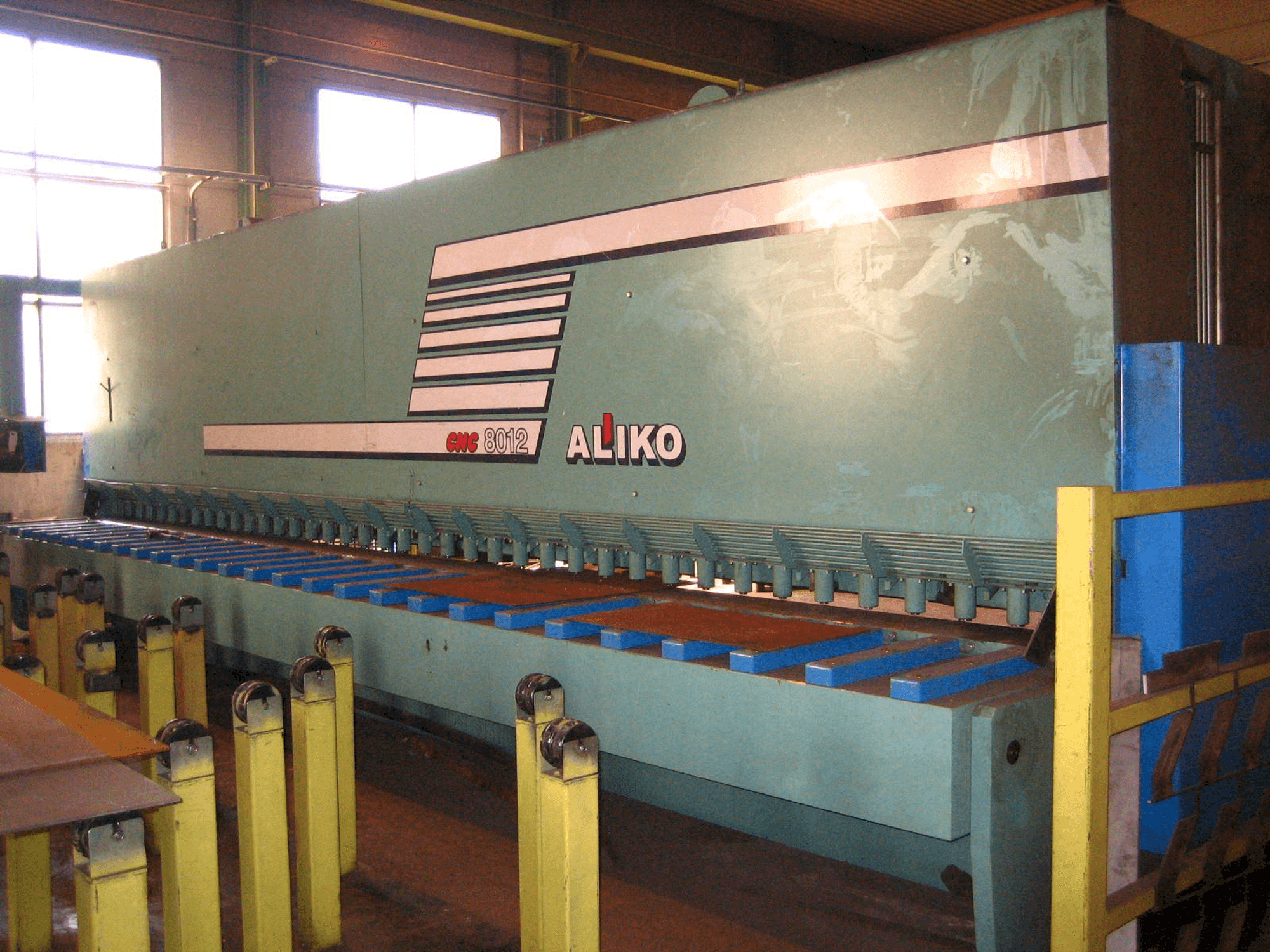 Vista frontale della macchina ALIKO 8000/12