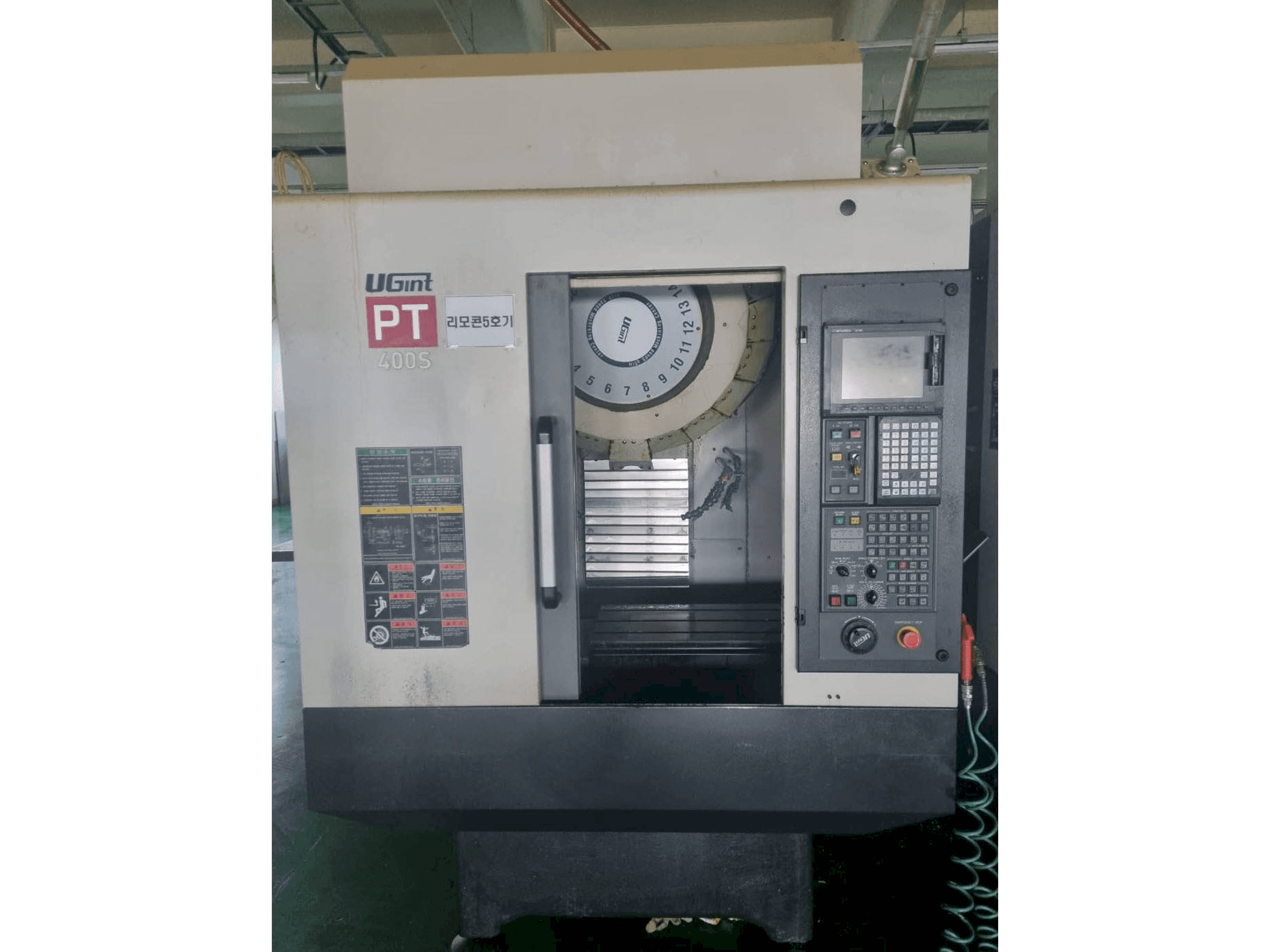 Vista frontale della macchina UGINT PT400S