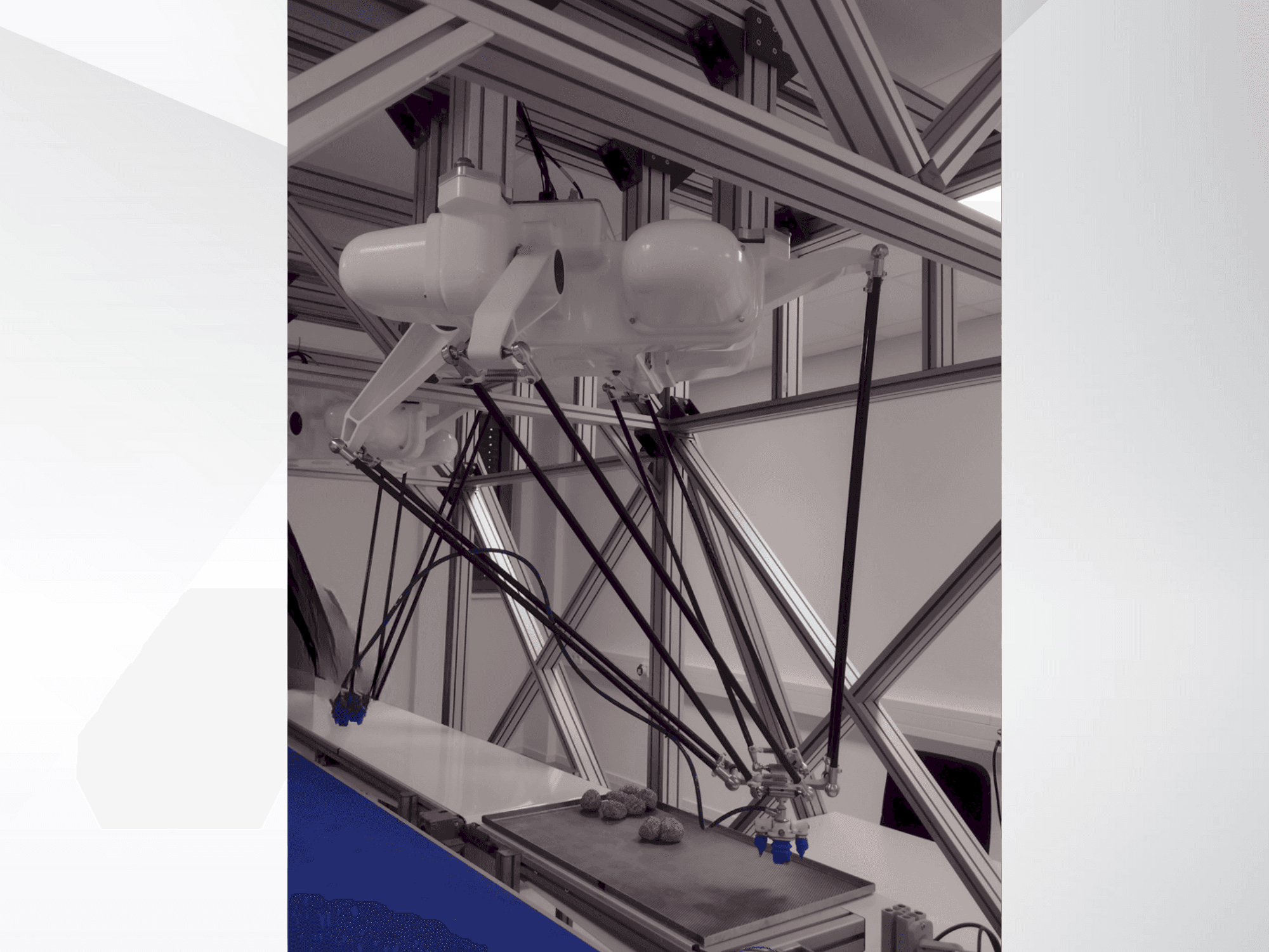 Vista frontale della macchina OMRON Quattro 800HS with Platform P30