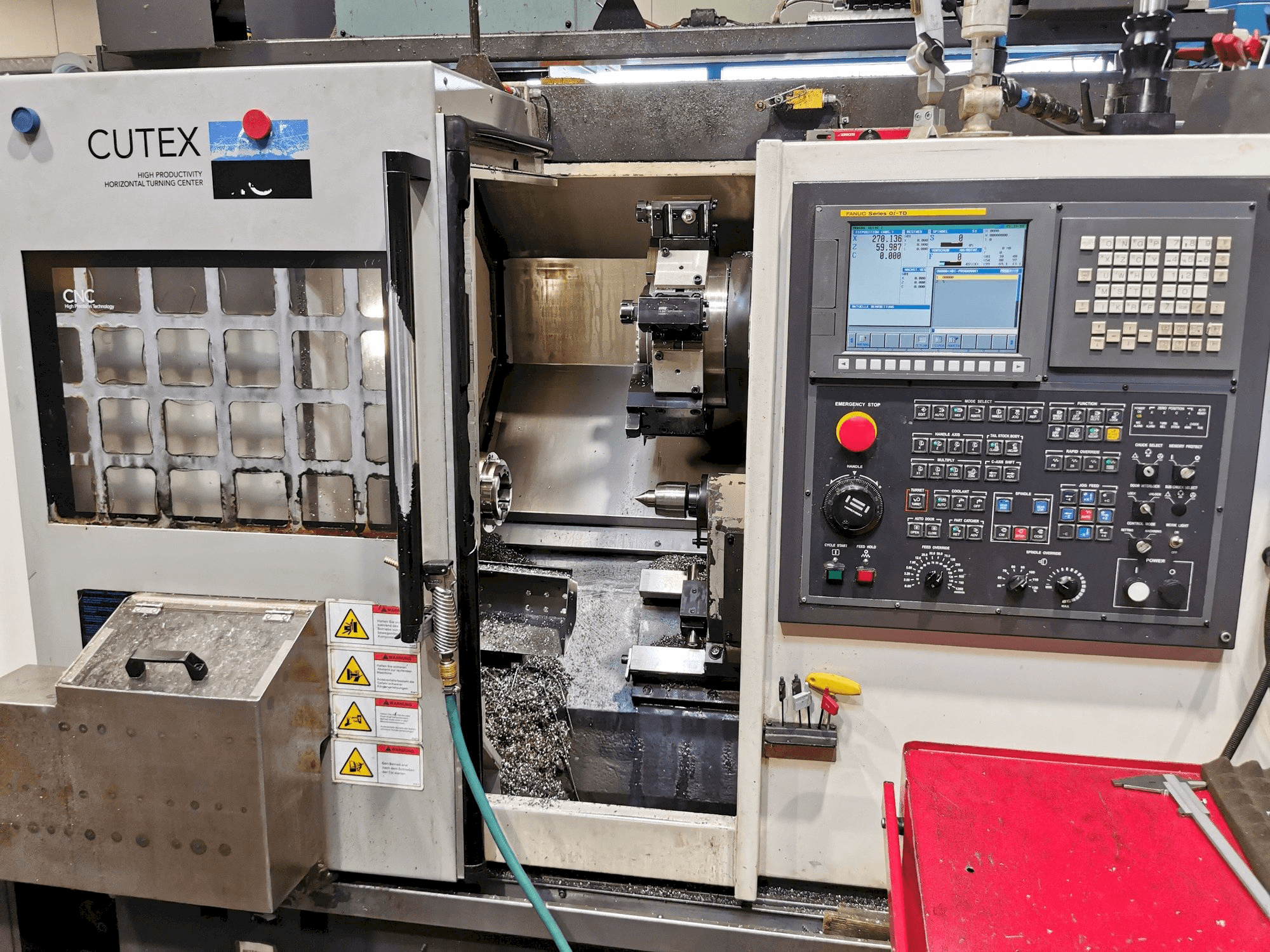 Vista frontale della macchina HWACHEON CUTEX 160B MC