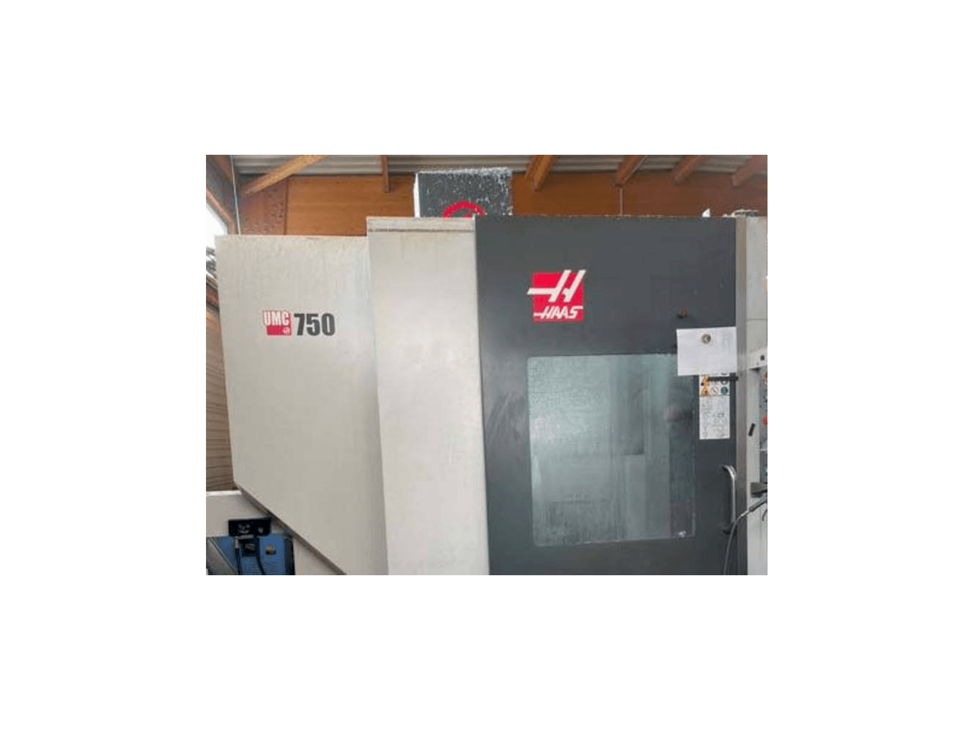 Vista frontale della macchina HAAS UMC 750 S