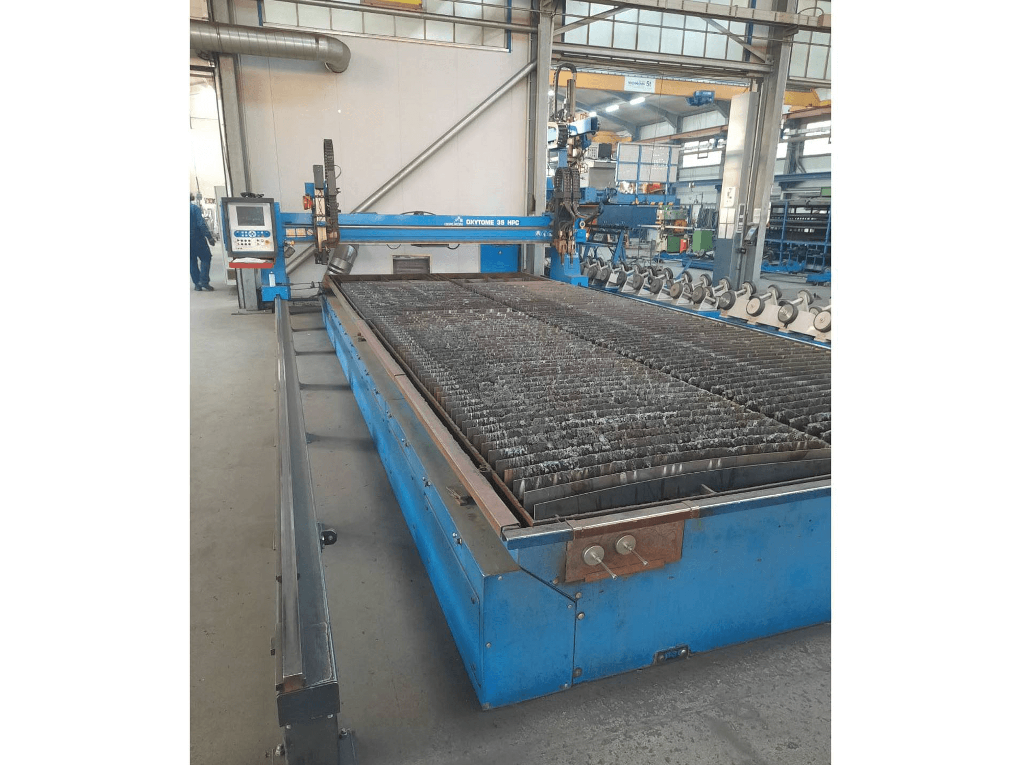 Vista frontale della macchina Oerlikon Oxytome 35 HPC