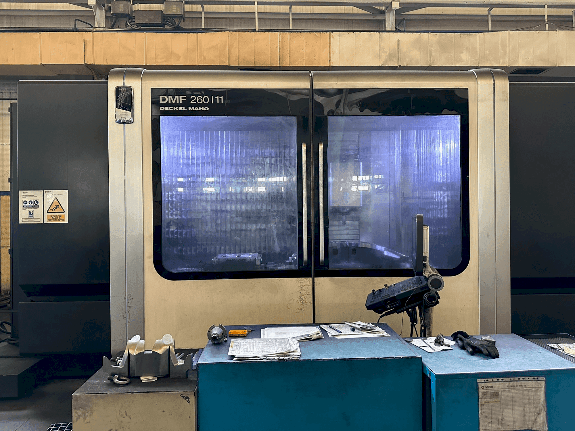 Vista frontale della macchina DMG MORI DMF 260-11 (2014)