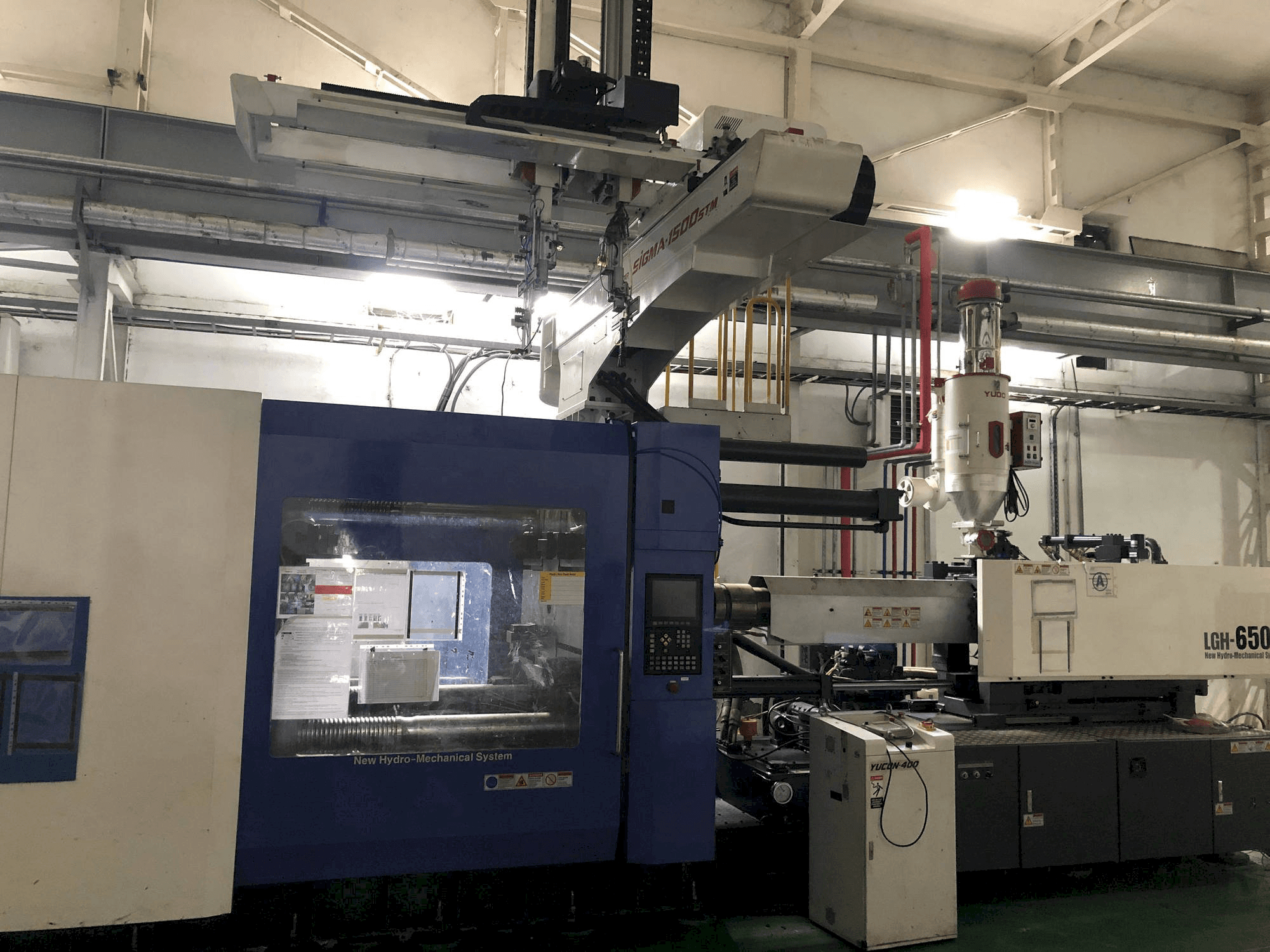 Vista frontale della macchina LG LGH-650M