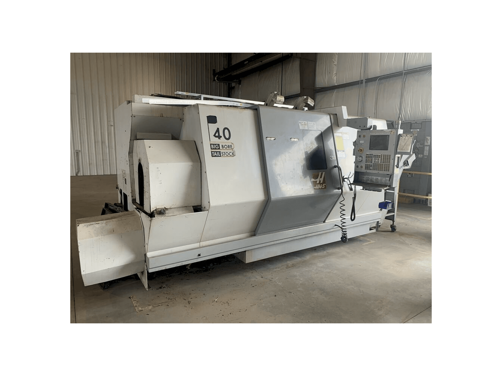 Vista frontale della macchina HAAS SL-40TB