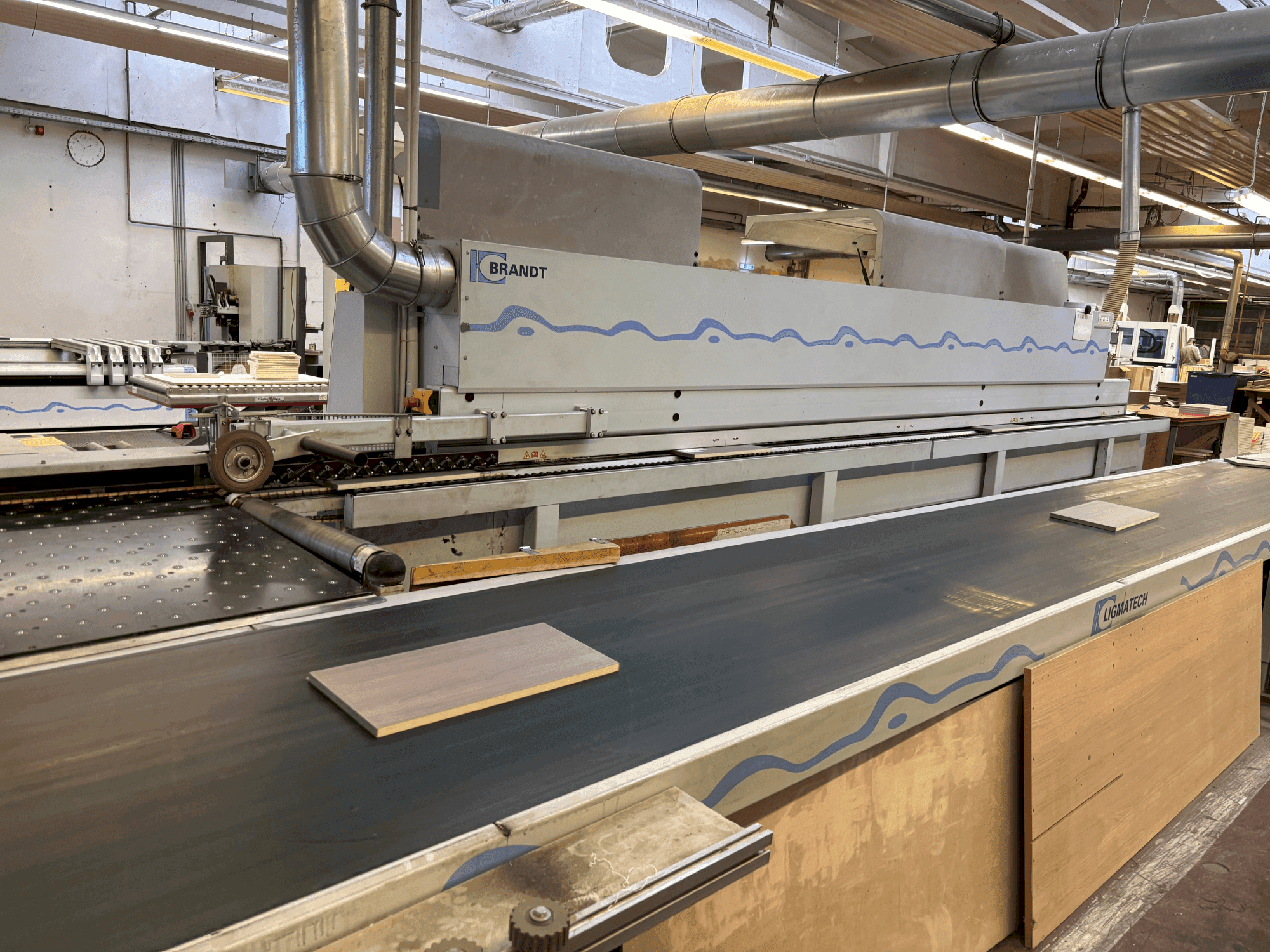 Vista frontale della macchina BRANDT KDF 680