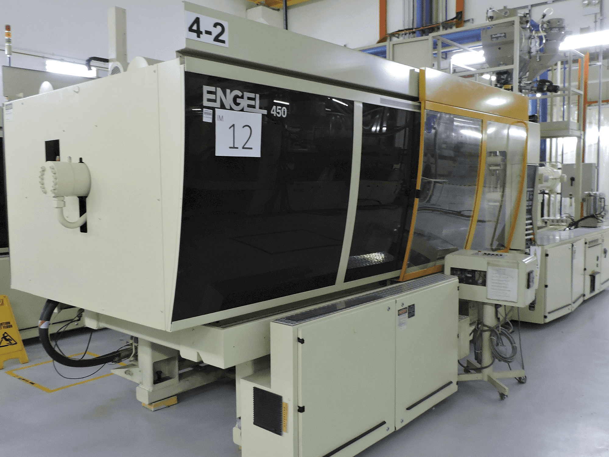 Vista frontale della macchina ENGEL ES1300/450 BHP