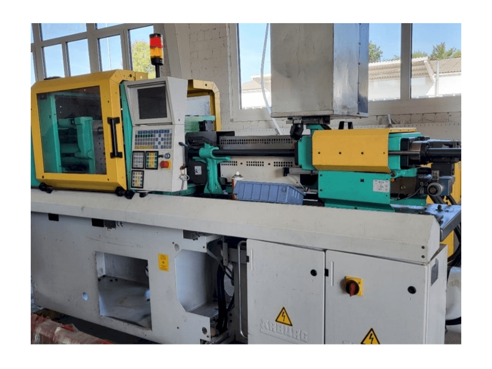 Vista frontale della macchina Arburg Allrounder 270S 350-150