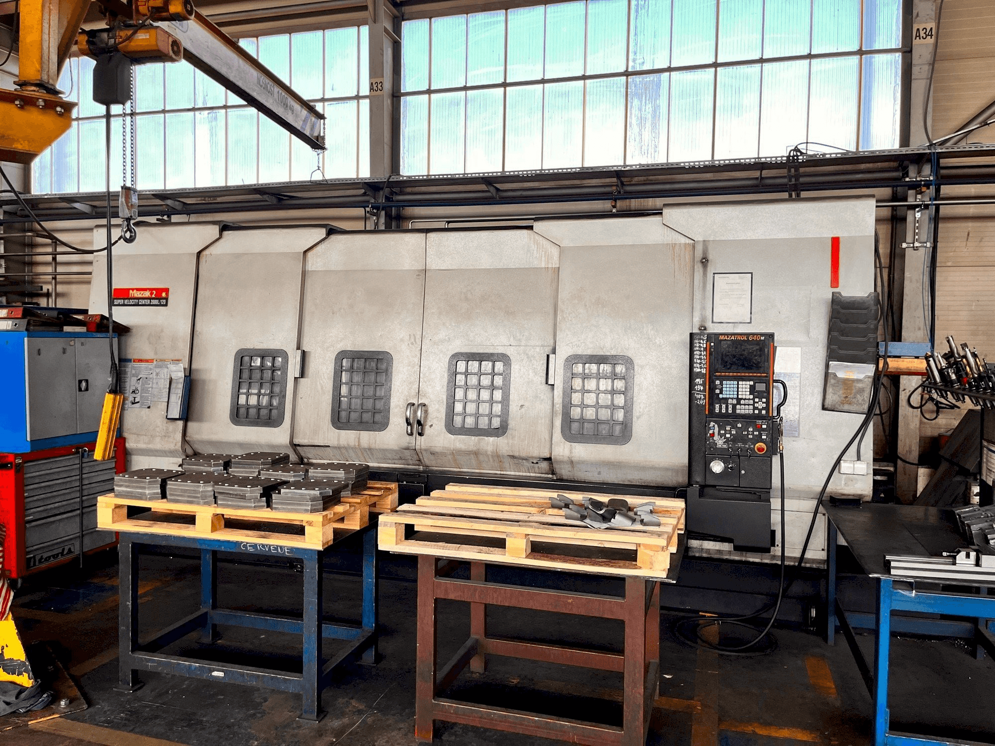 Vista frontale della macchina Mazak SVC 2000L/120