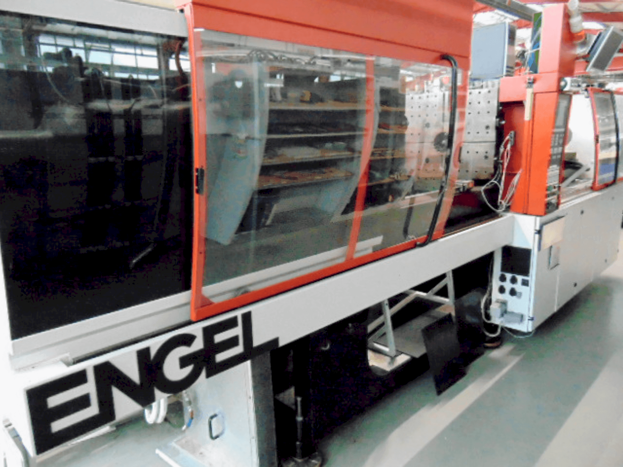 Vista frontale della macchina Engel ES 650 / 150 HL